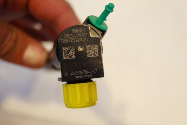 Inyector Metzger 0870128 para Jeep y Mercedes usado 2