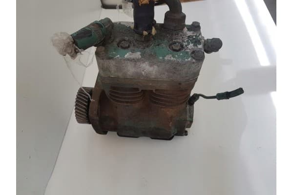 Compresor Volvo OE 1613632 para autobús usado 8