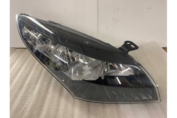 Faro derecho 711307023255 Magneti Marelli usado 3