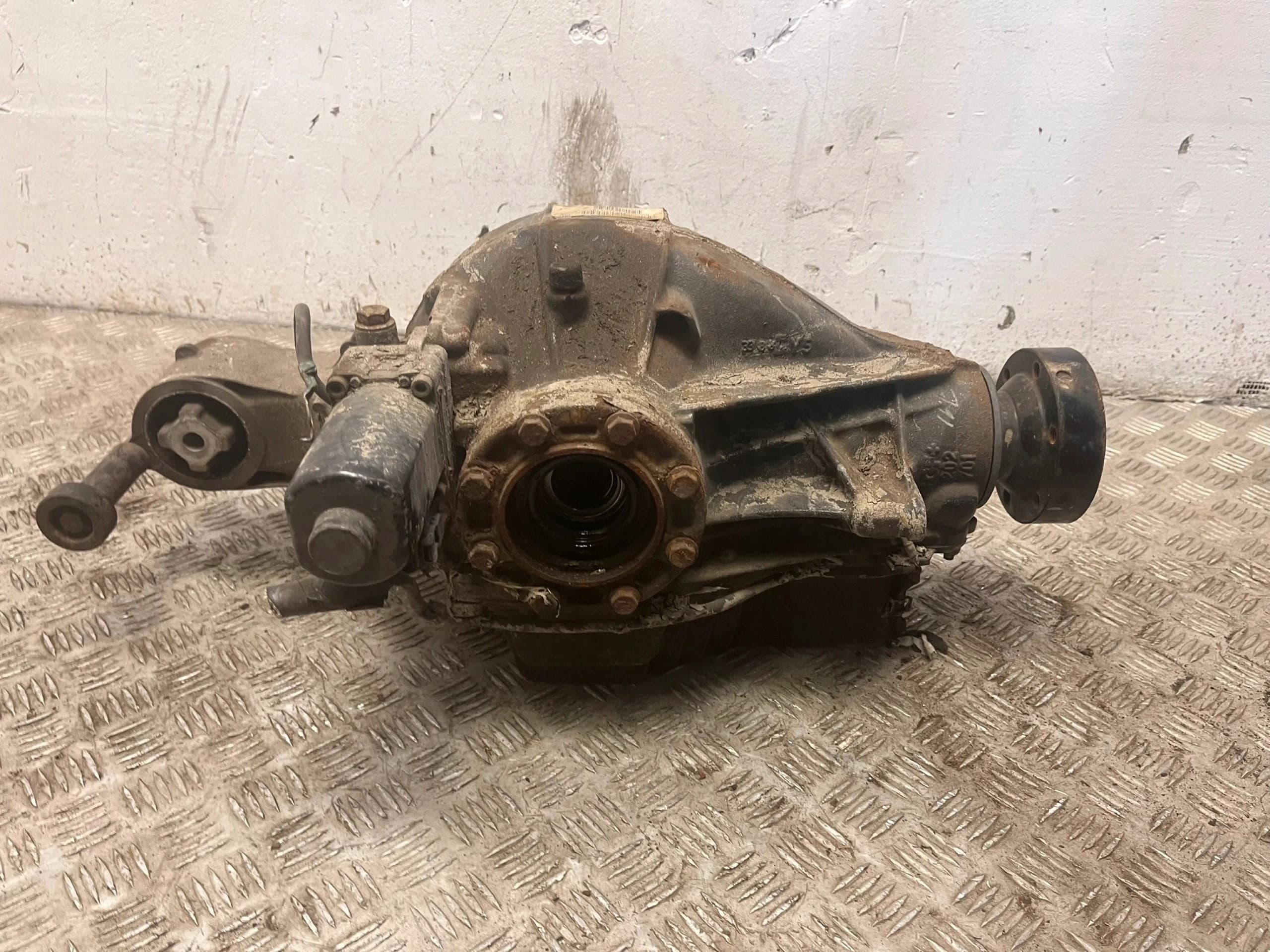 Puente diferencial trasero BMW M5 F10 2284170 original usado 2