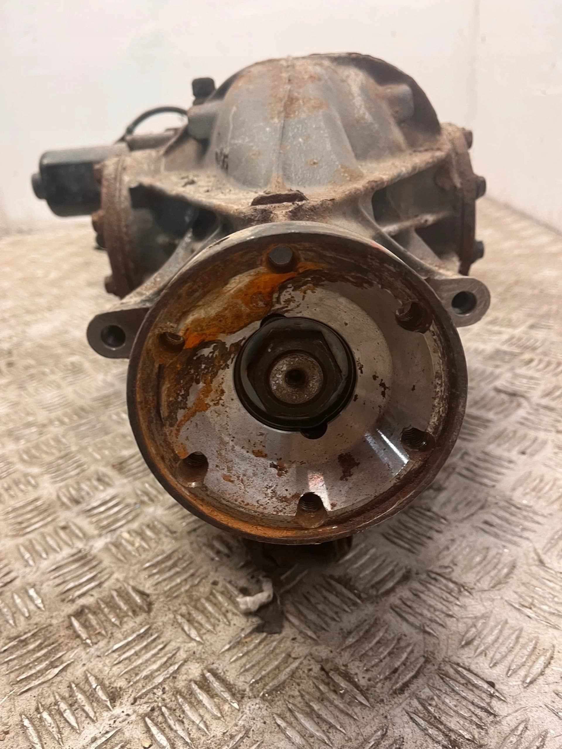 Puente diferencial trasero BMW M5 F10 2284170 original usado 3