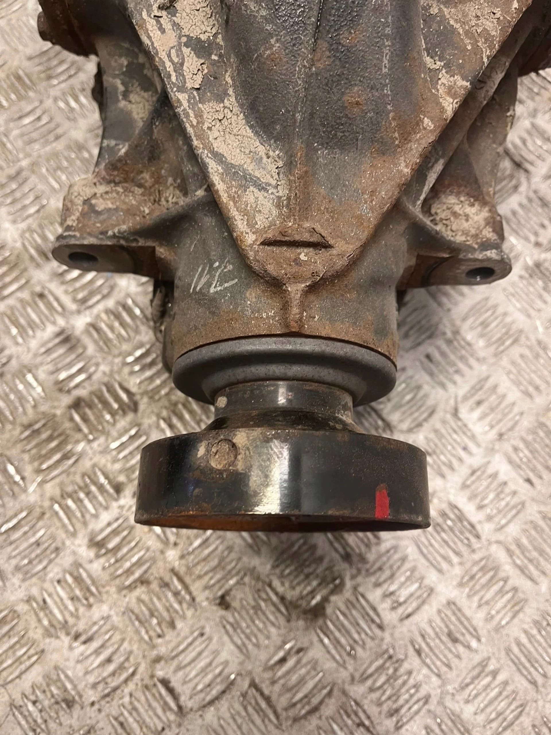 Puente diferencial trasero BMW M5 F10 2284170 original usado 4