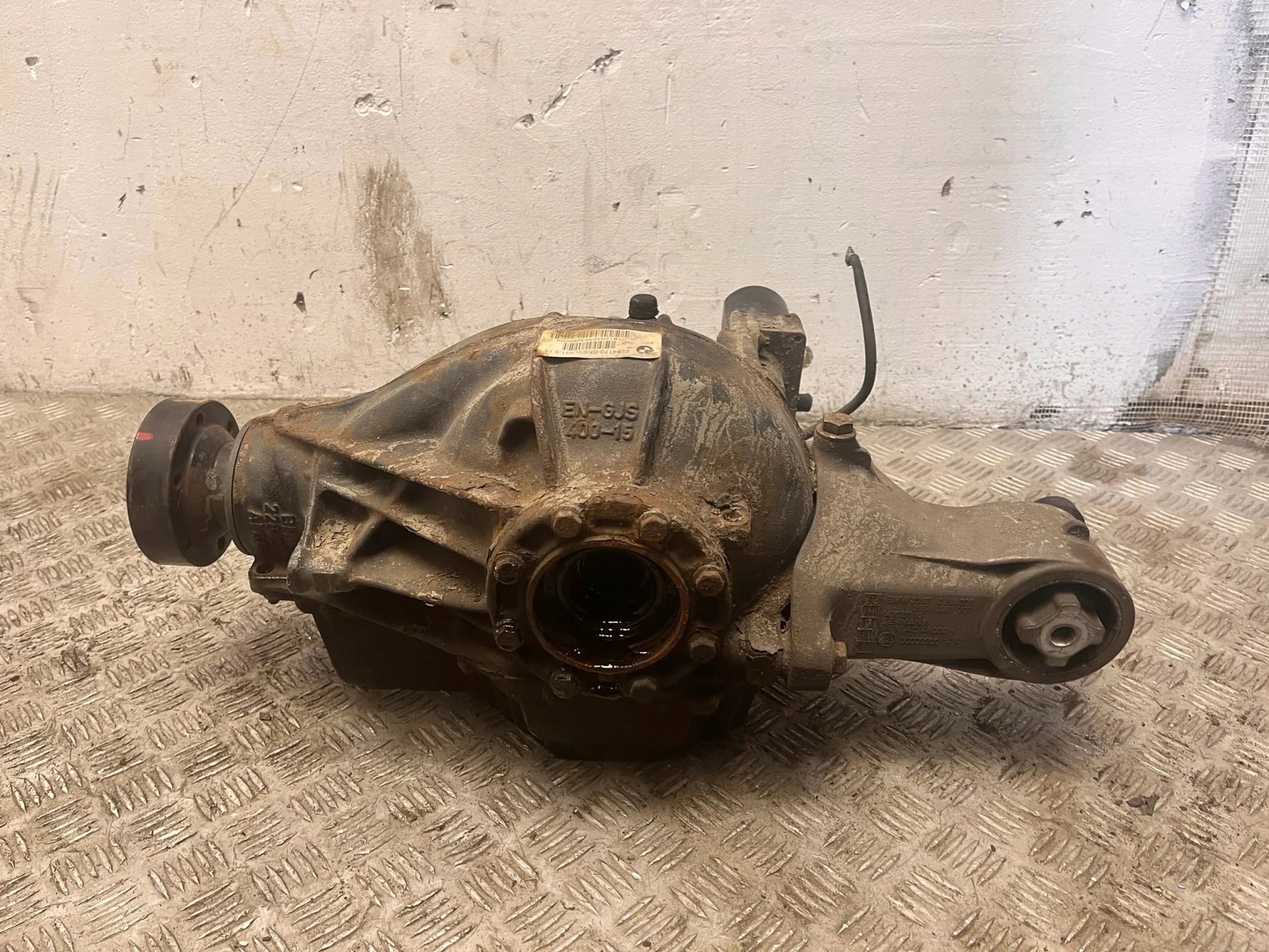 Puente diferencial trasero BMW M5 F10 2284170 original usado 7