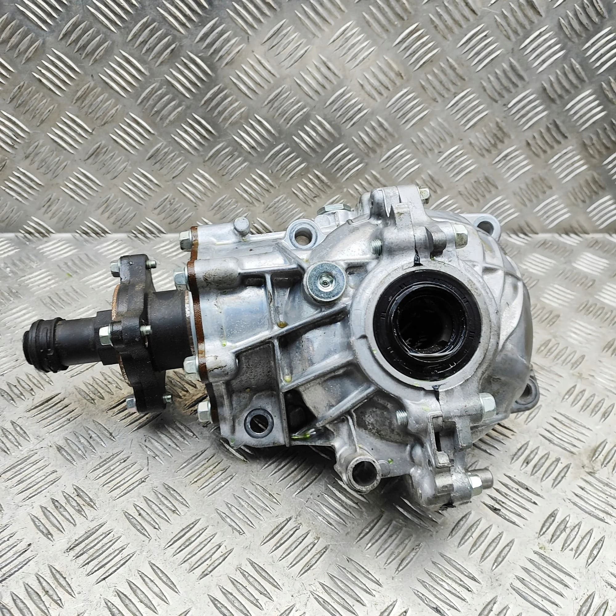 Reductor delantero Mazda Cx-80 (KL) TAA327100J 3.3L 187 kW 2025 usado