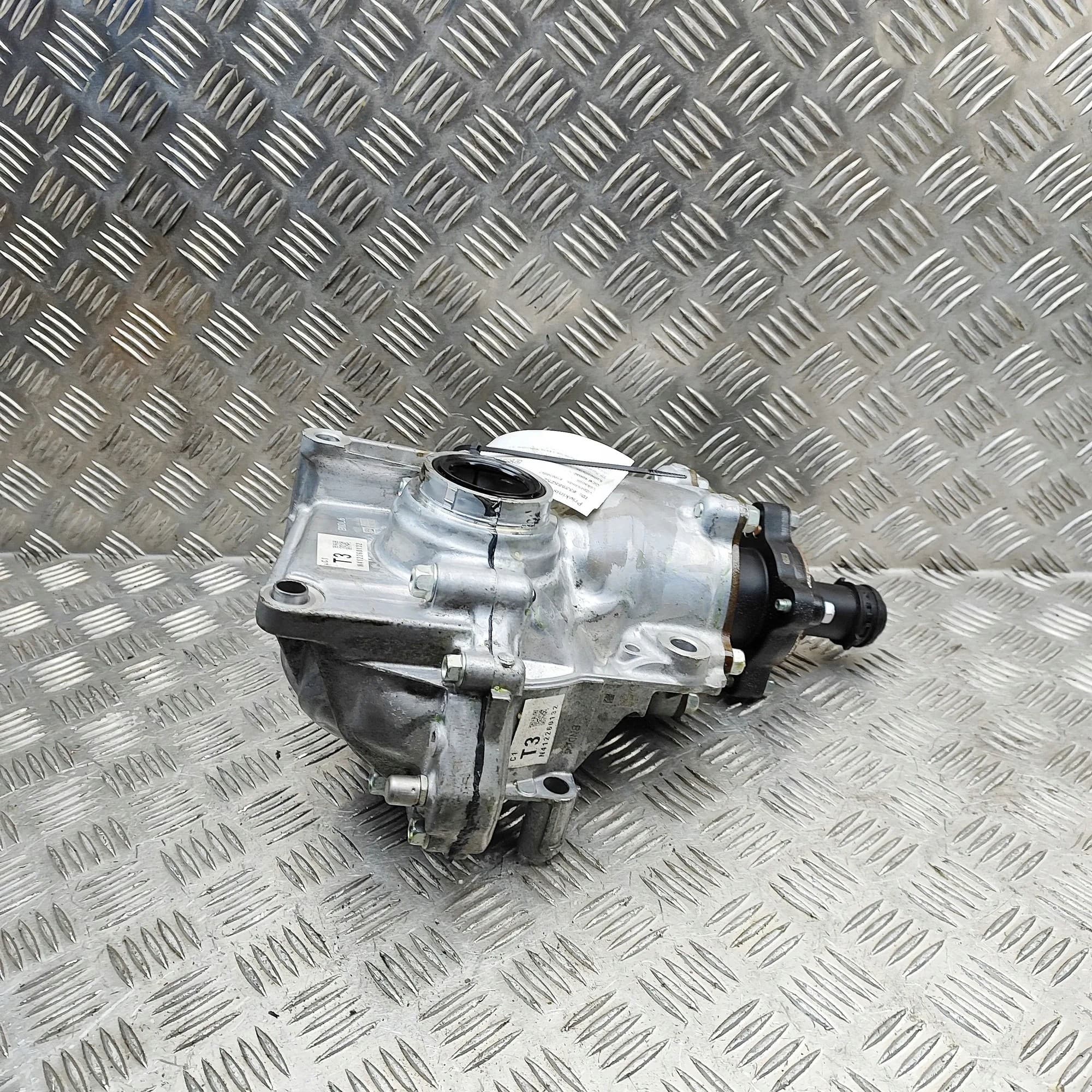 Reductor delantero Mazda Cx-80 (KL) TAA327100J 3.3L 187 kW 2025 usado 5