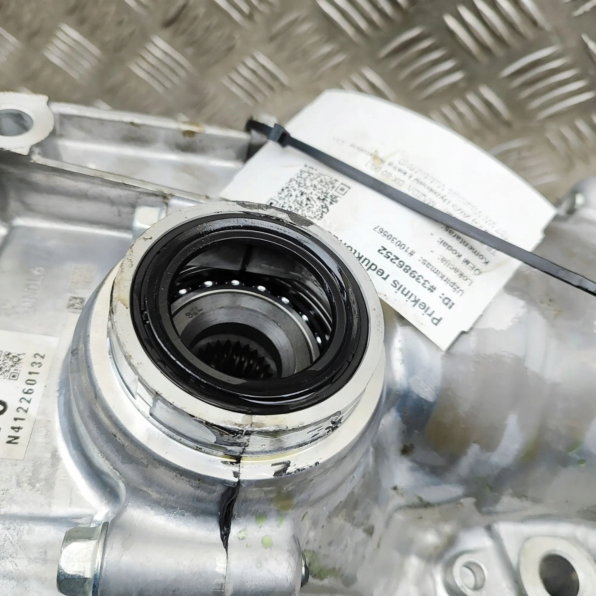 Reductor delantero Mazda Cx-80 (KL) TAA327100J 3.3L 187 kW 2025 usado 6