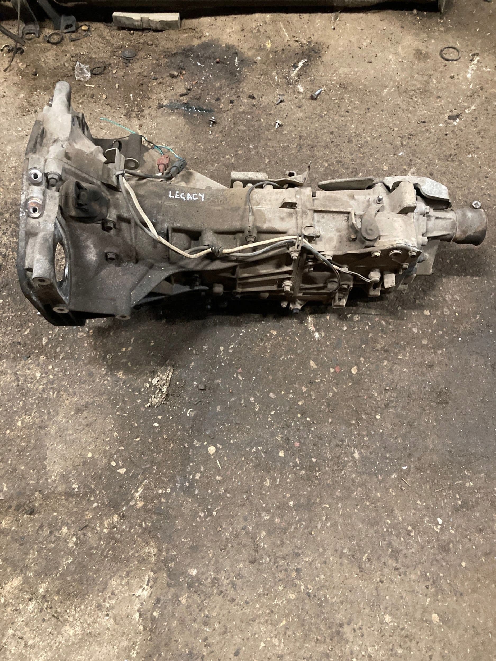 Caja de cambios manual de 6 velocidades para Subaru Legacy usado 3