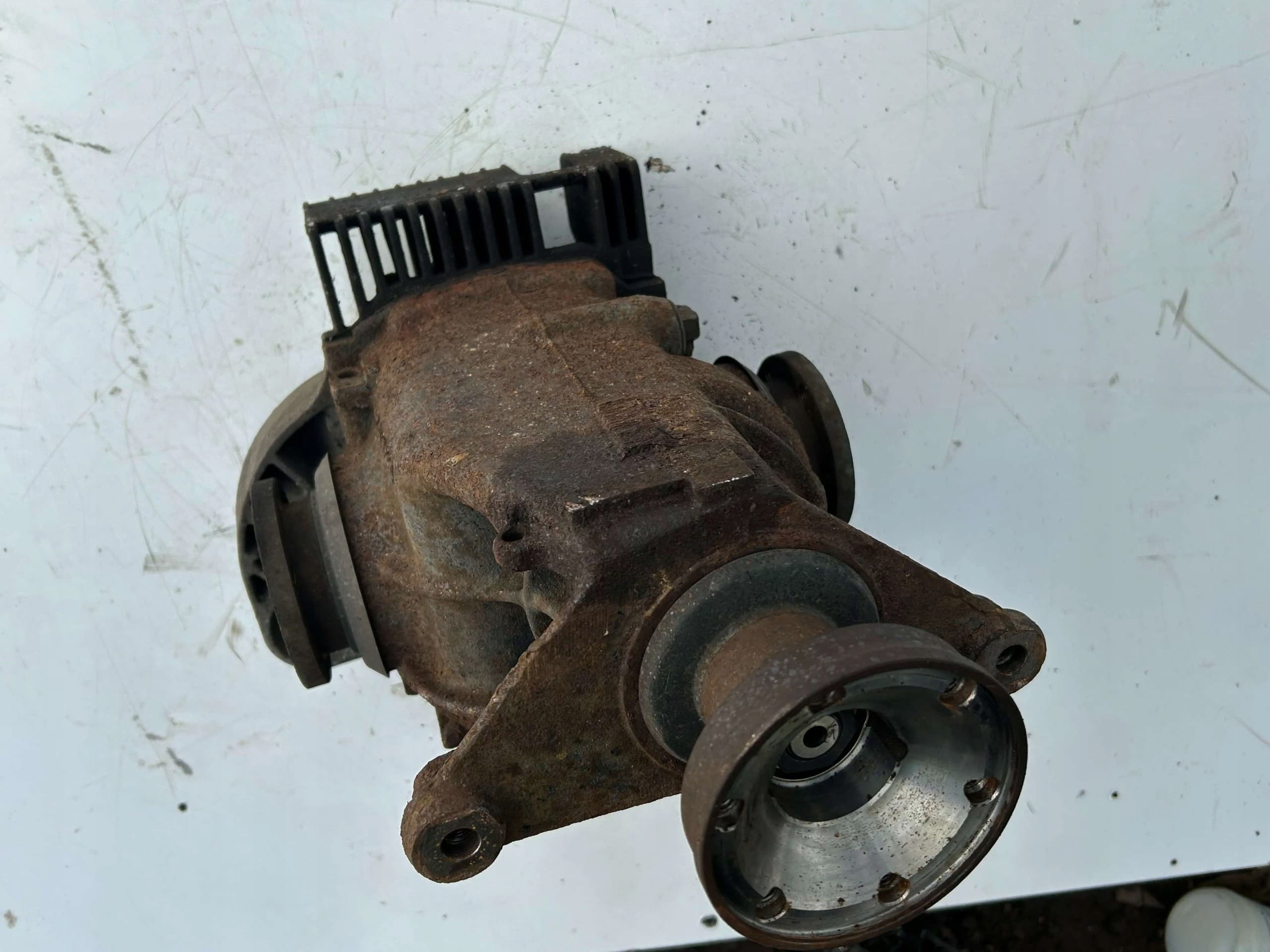 Diferencial Trasero BMW Serie 5 525i Gasolina 7527004 usado 9