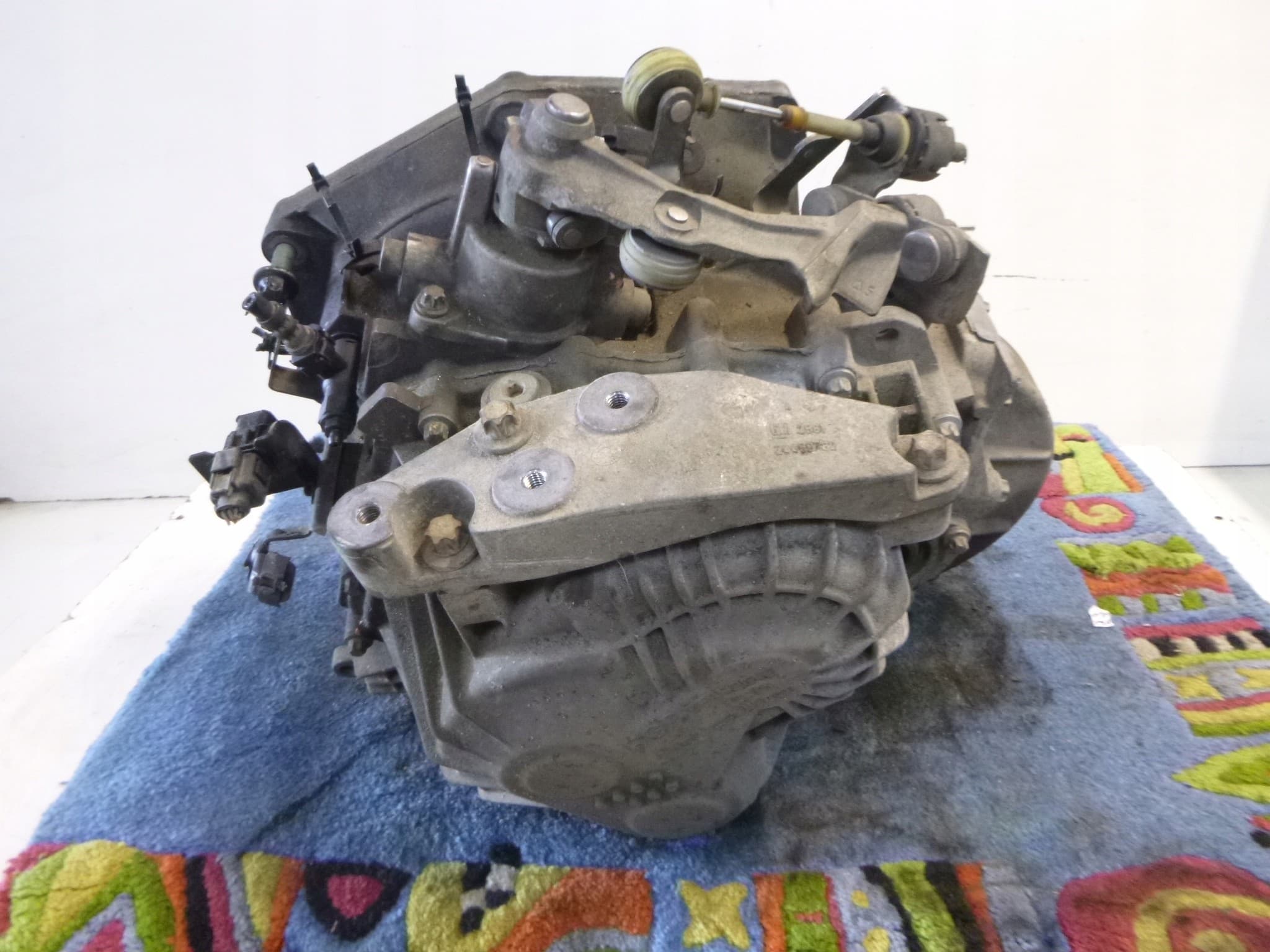 Caja de cambios Opel Astra H 1.9D 6 velocidades 2005 usado 2