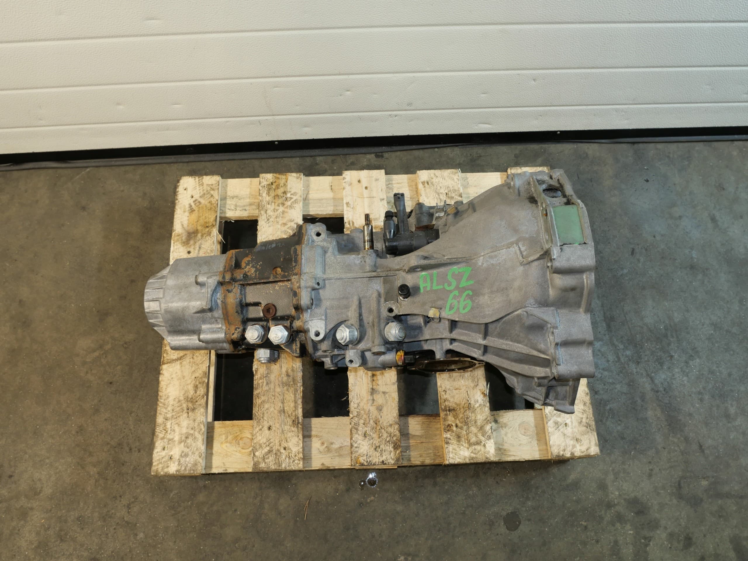 Transmisión Audi VW 01E300046N usado
