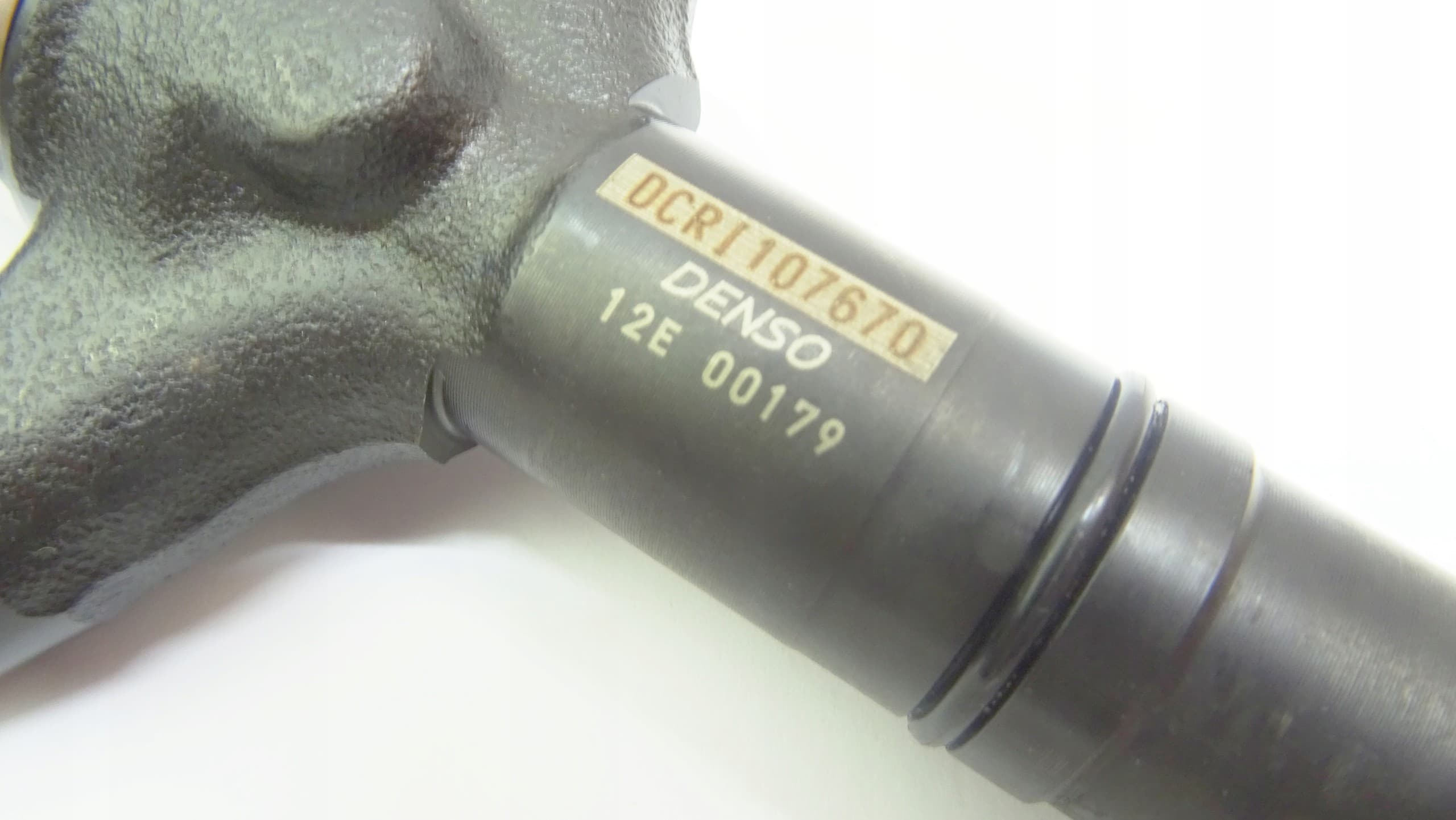 Inyector Denso DCRI107670 nuevo 3