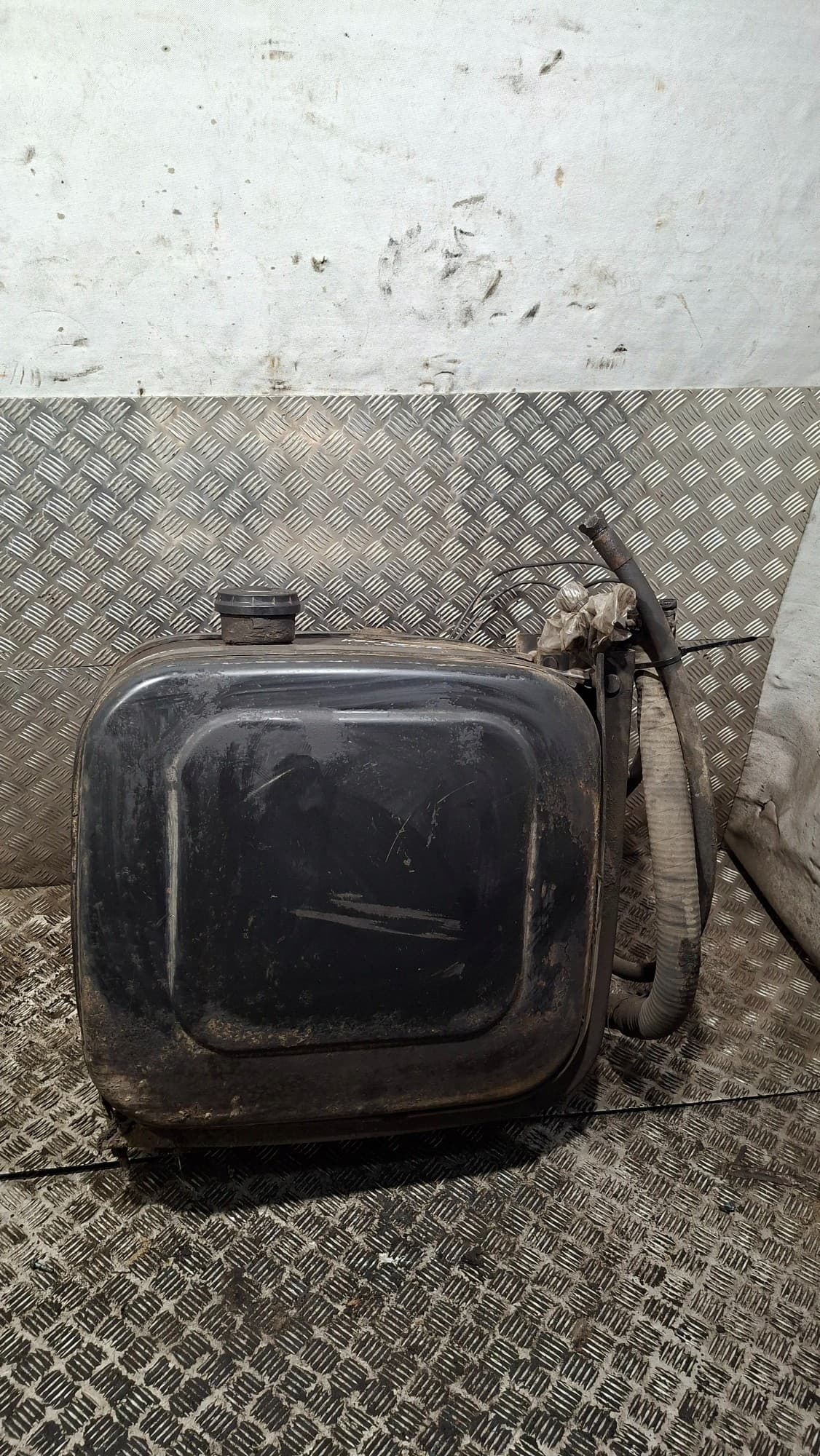 Depósito hidráulico para camión usado