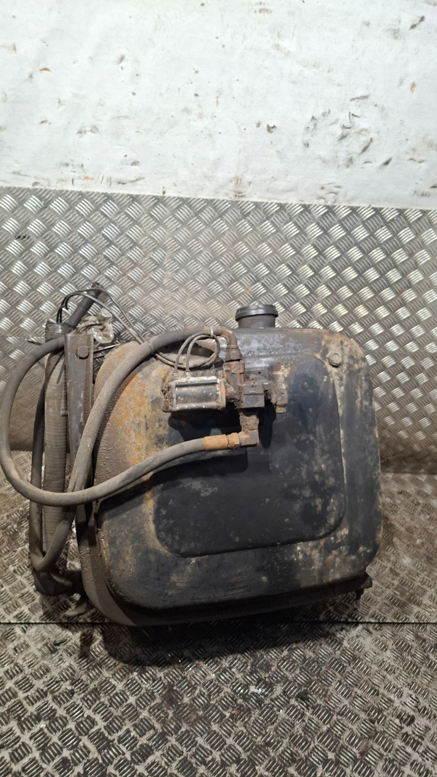 Depósito hidráulico para camión usado 7