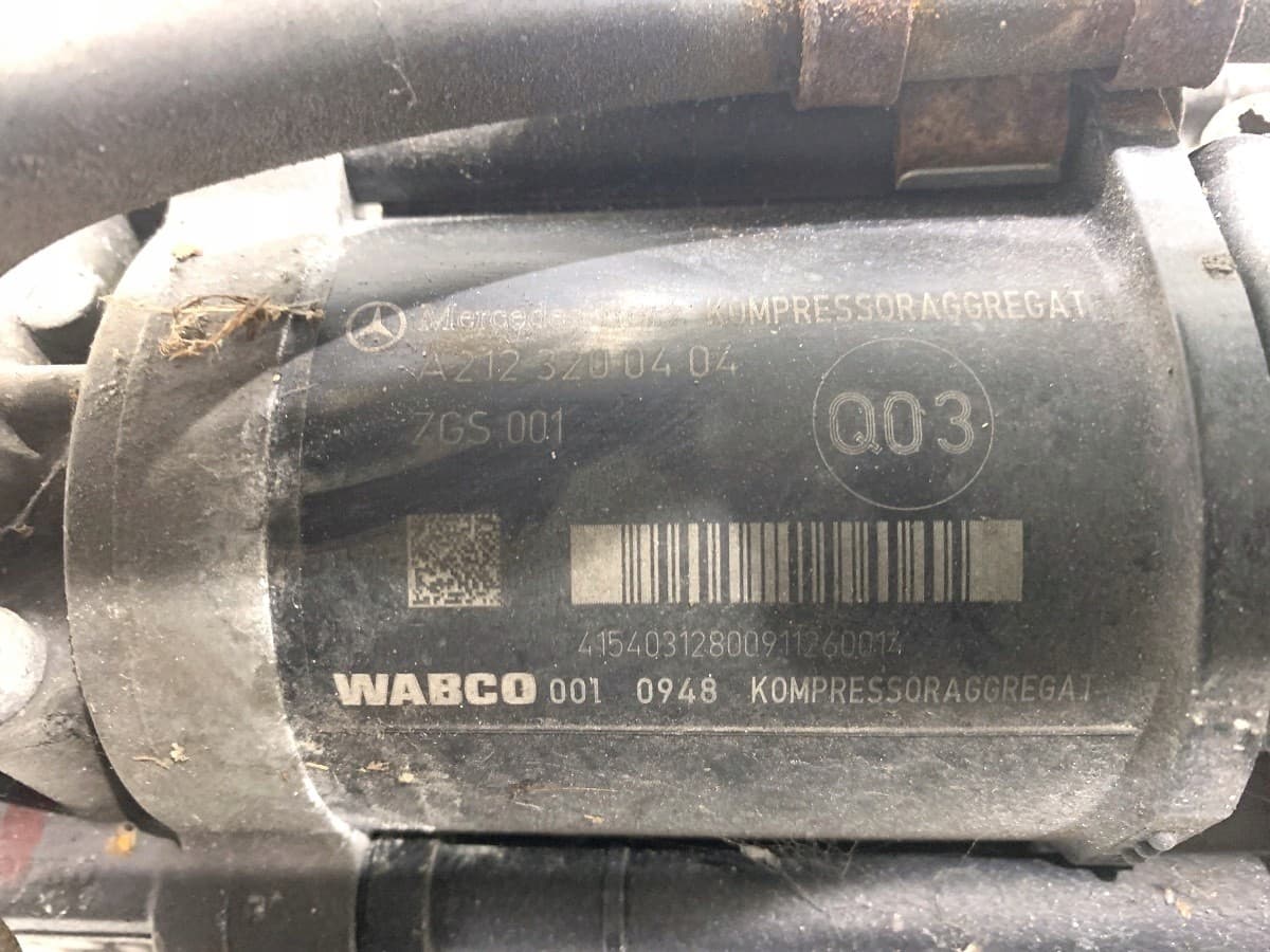 Compresor de suspensión A2123200404 usado 4