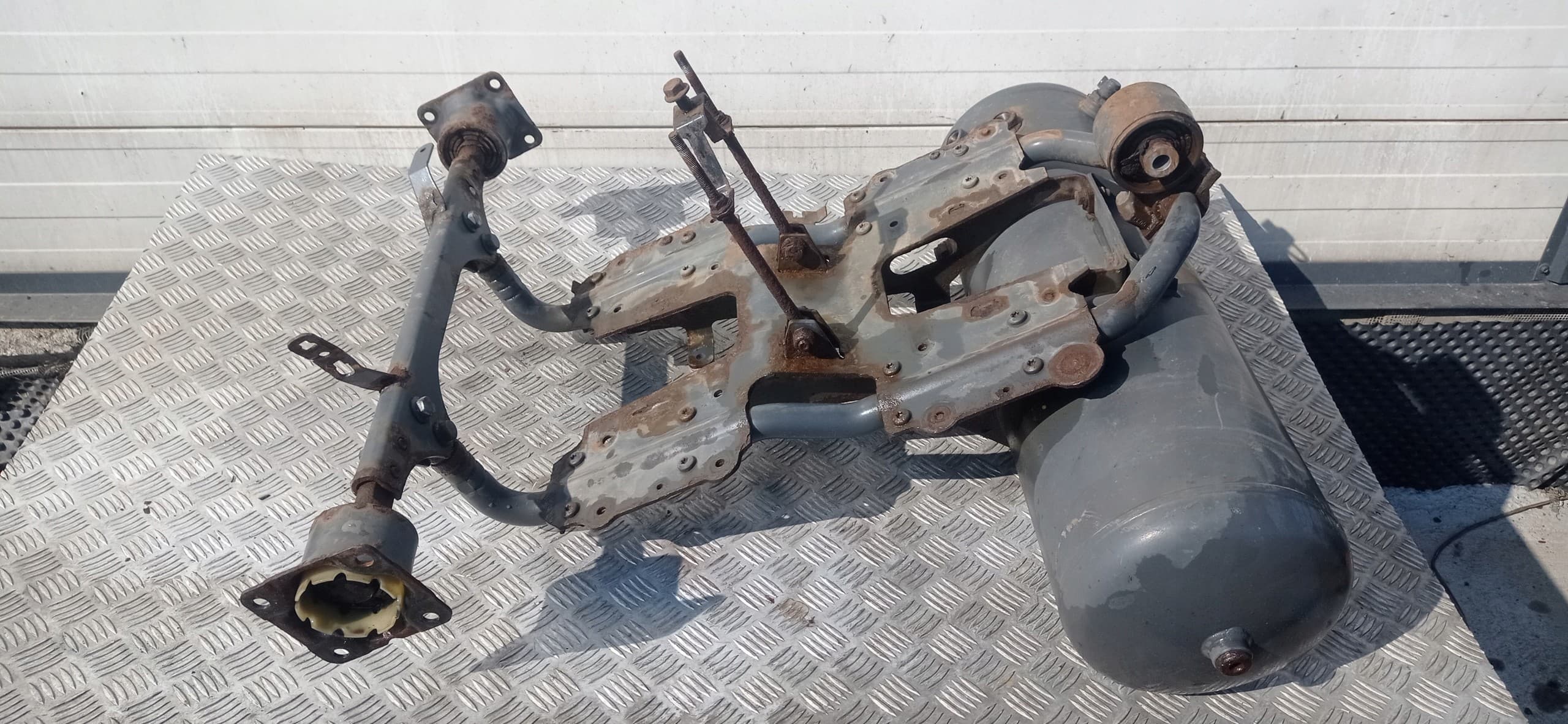 Base de batería y depósito de aire Daf XF 106 Euro 6 1901818 usado