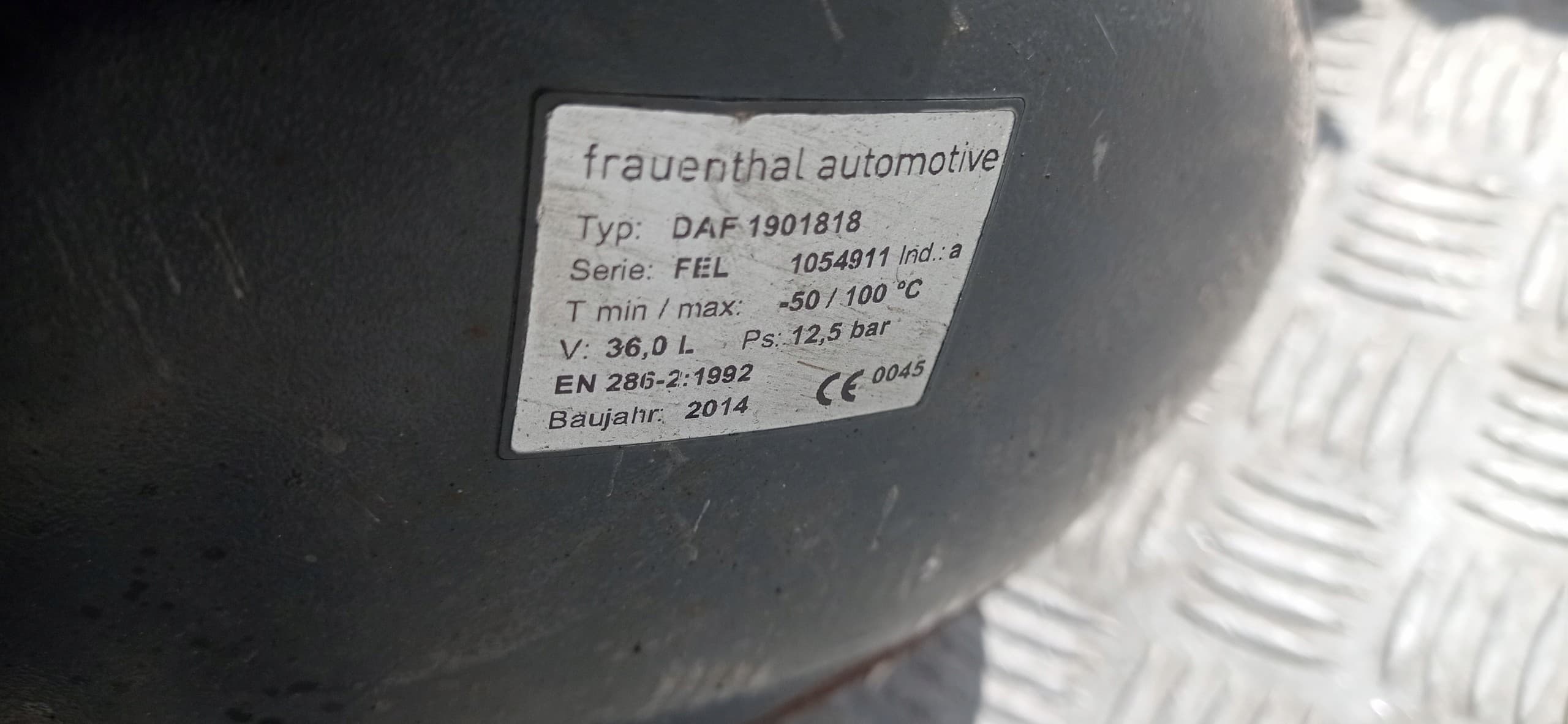 Base de batería y depósito de aire Daf XF 106 Euro 6 1901818 usado 3