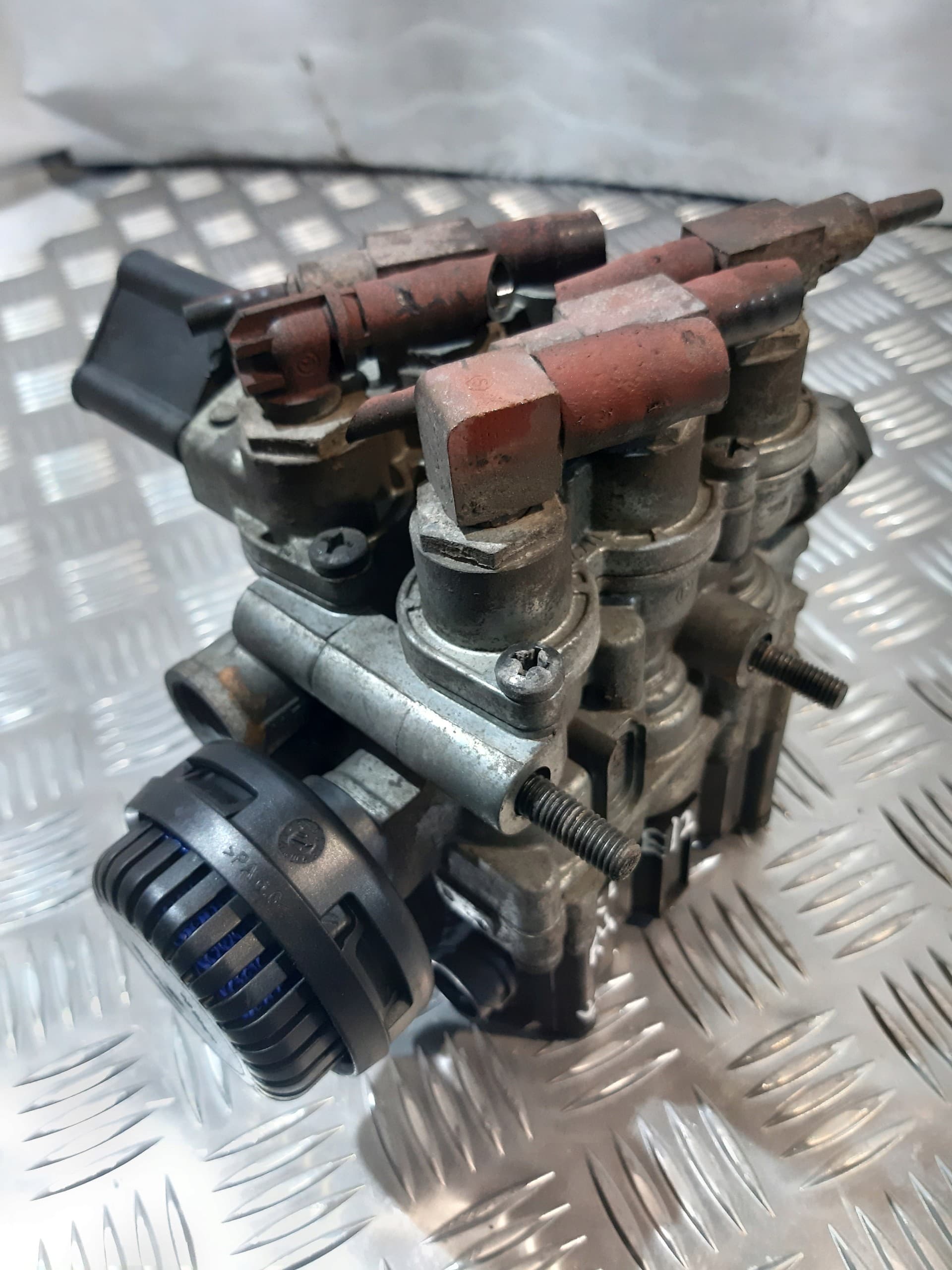 Válvula magnética Wabco 4729000560 usado