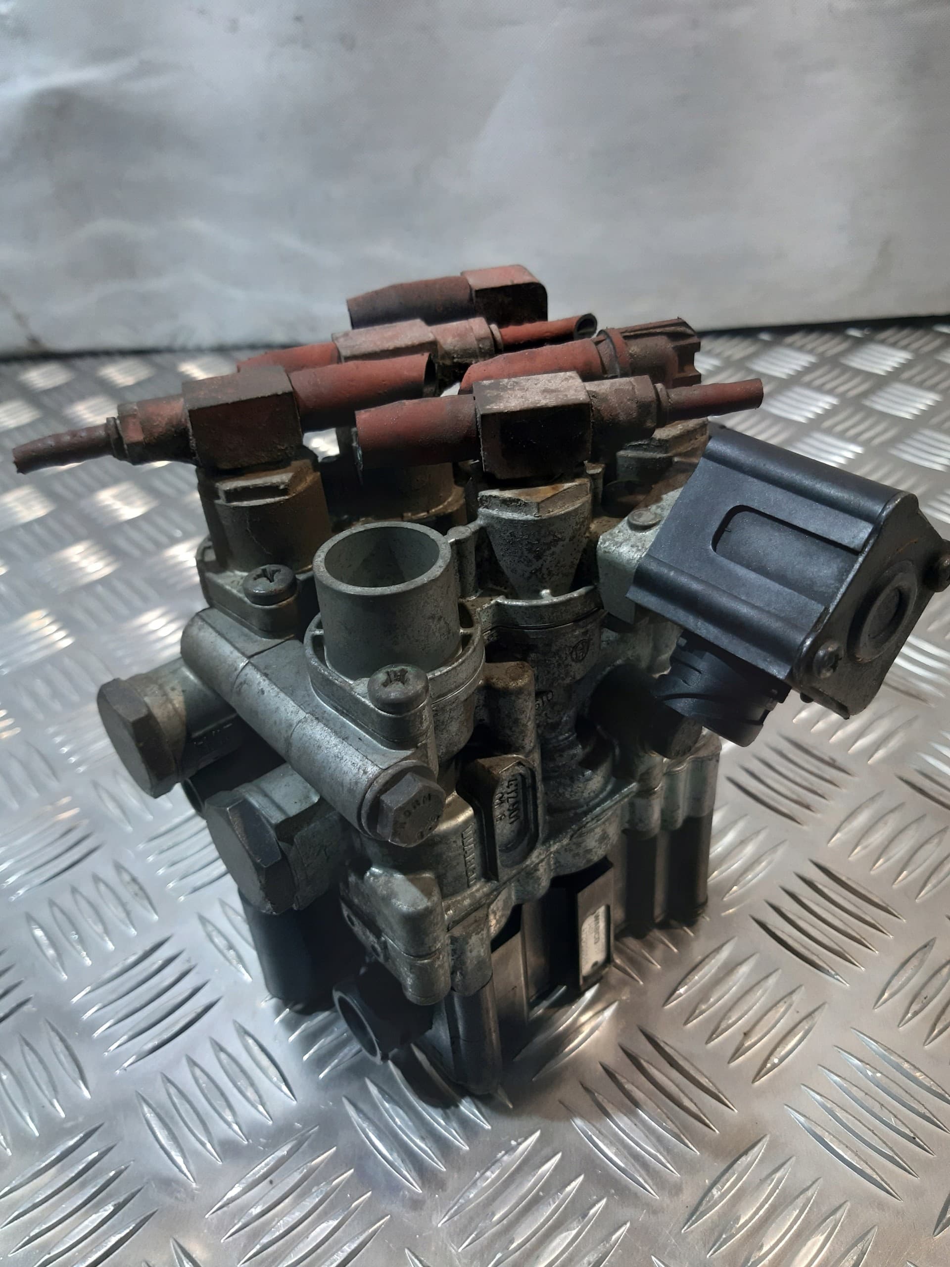Válvula magnética Wabco 4729000560 usado 3
