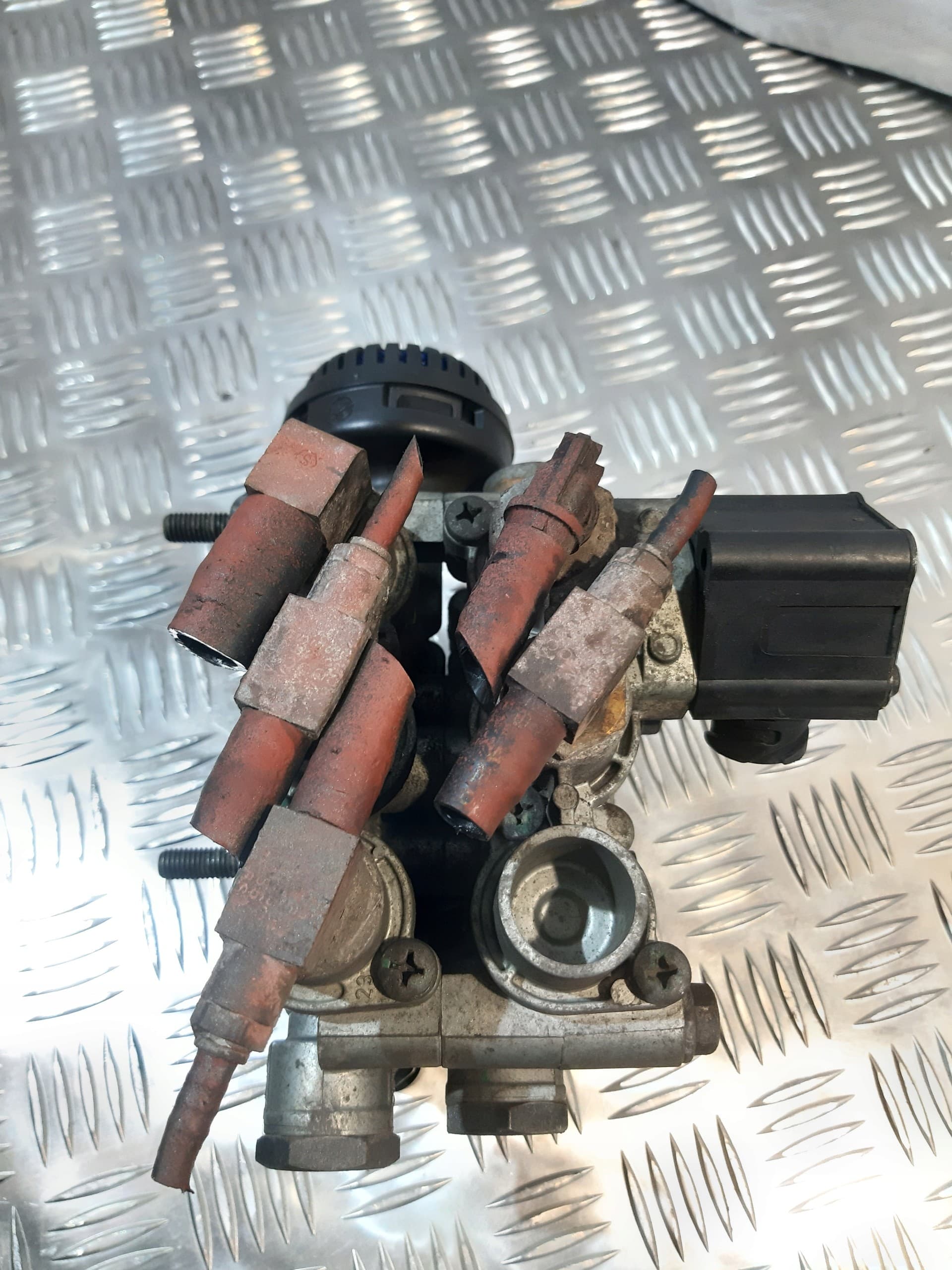 Válvula magnética Wabco 4729000560 usado 5