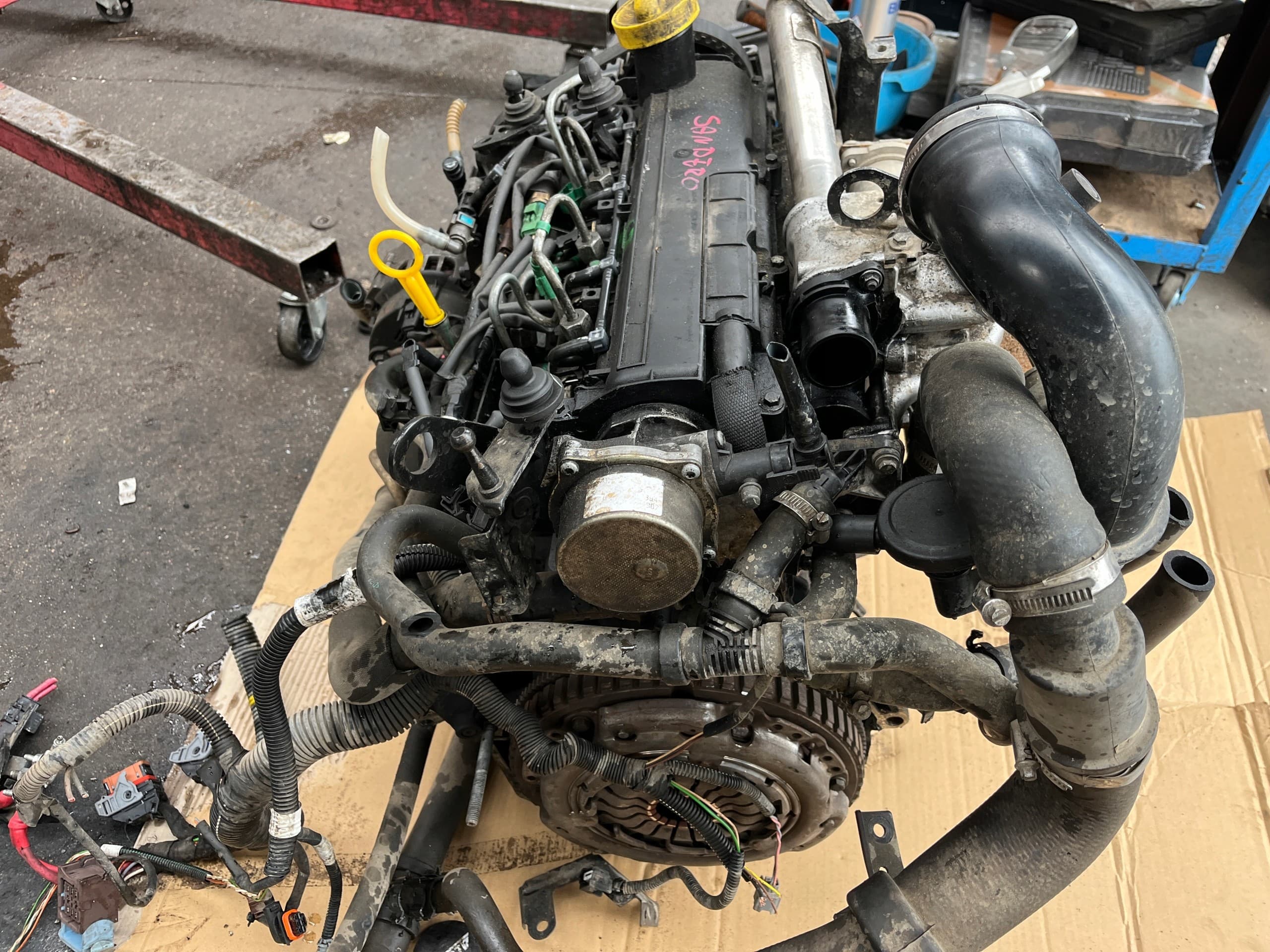Motor 1.5 DCI Dacia Sandero I 2008-2012 Completo usado 2