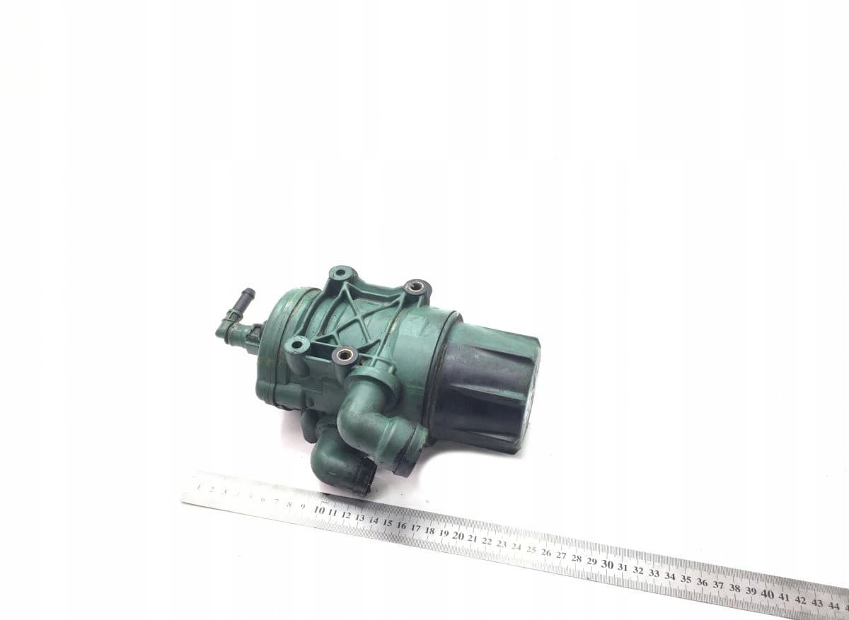 21719553 Volvo Carcasa del filtro de ventilación del cárter usado