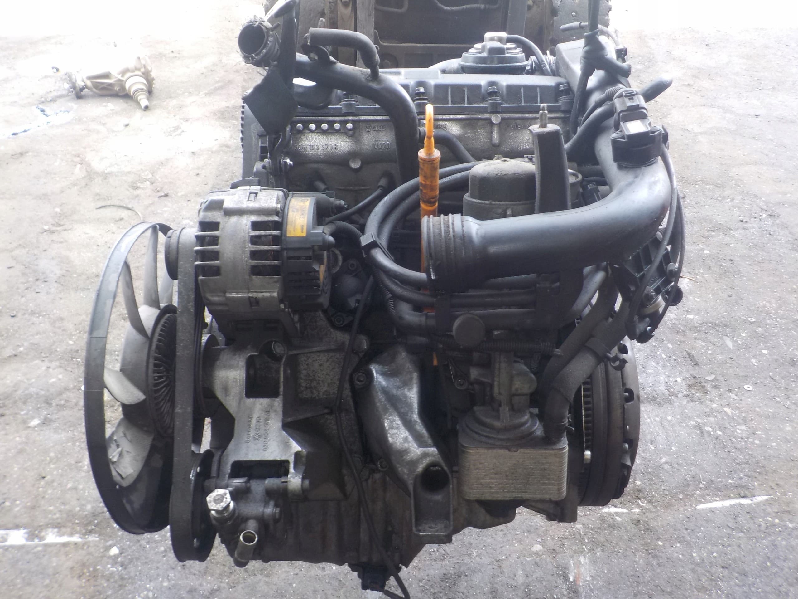 Accesorios de soporte del motor 1.9 TDI Audi A4 B5 038103373R usado 2