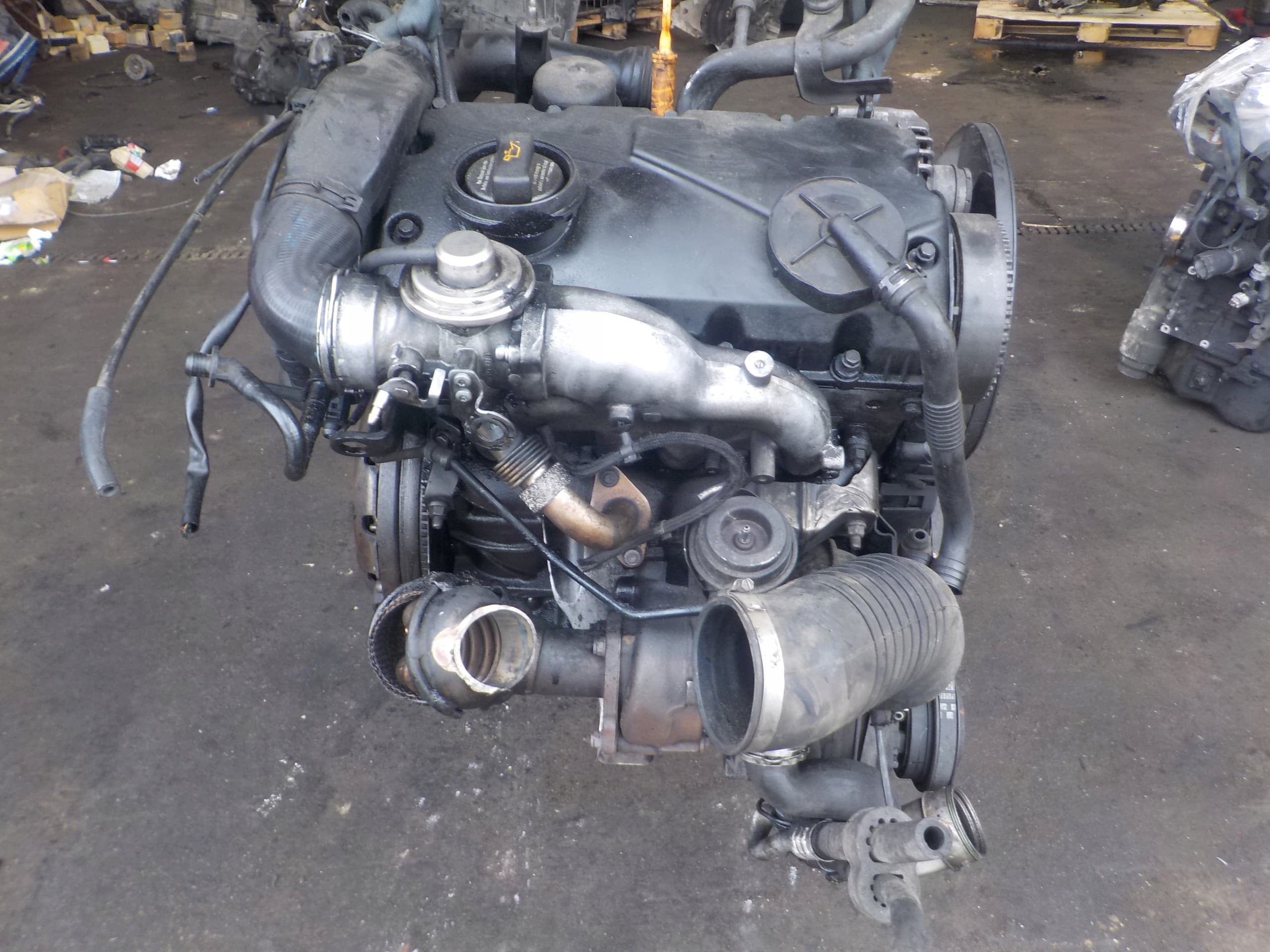 Accesorios de soporte del motor 1.9 TDI Audi A4 B5 038103373R usado 3