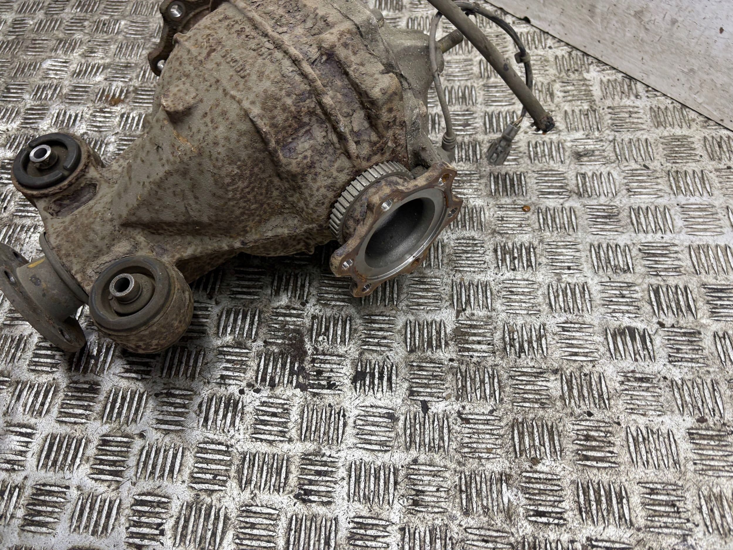 Diferencial trasero Nissan 350Z usado 4