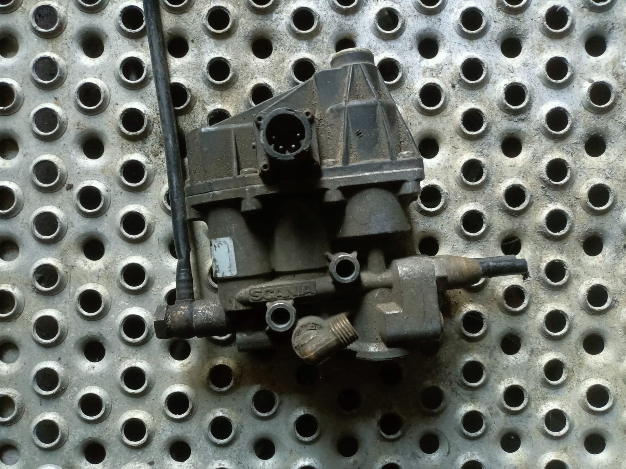 Válvula Solenoide Scania R 1850567 usado