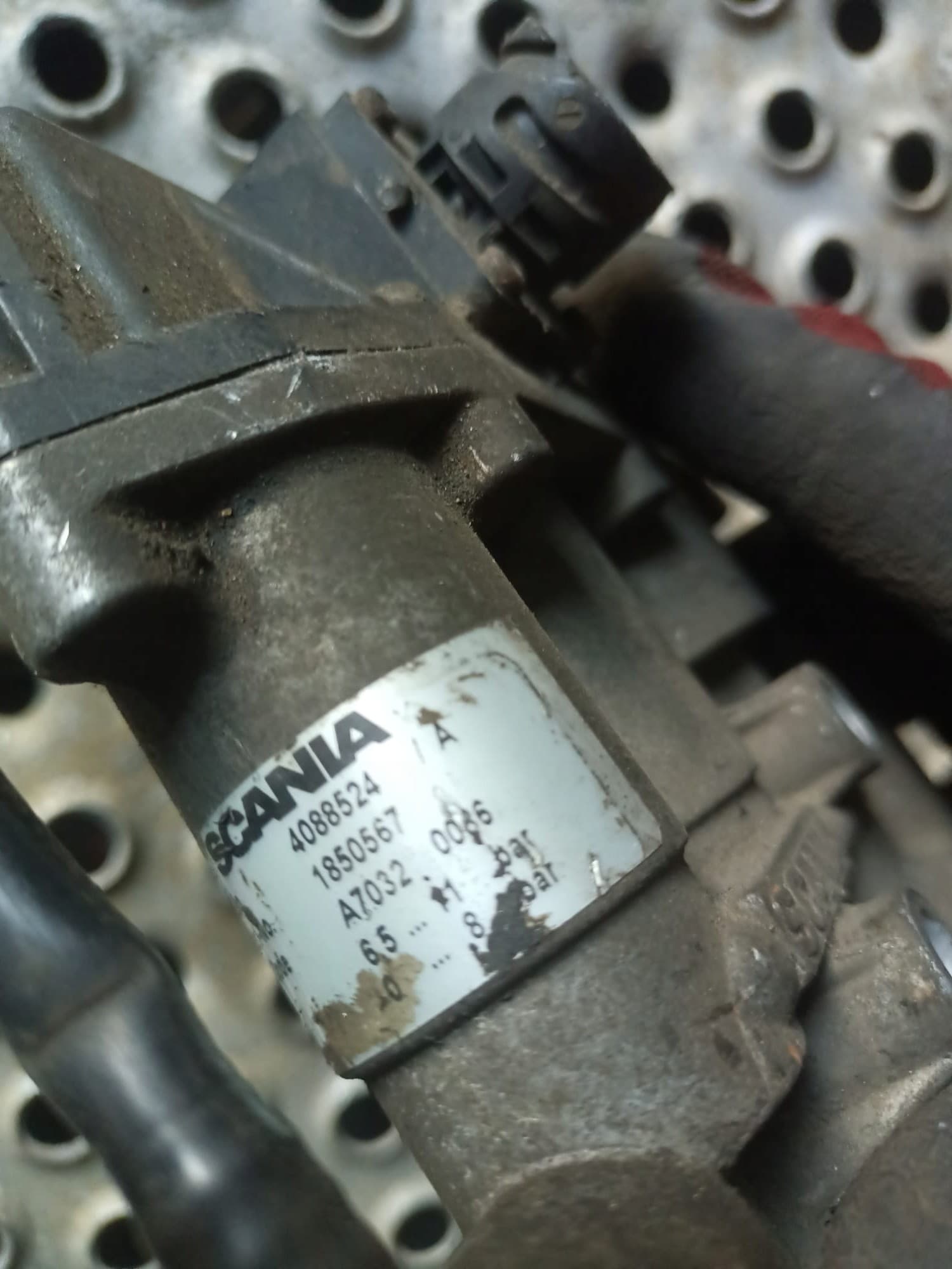 Válvula Solenoide Scania R 1850567 usado 2