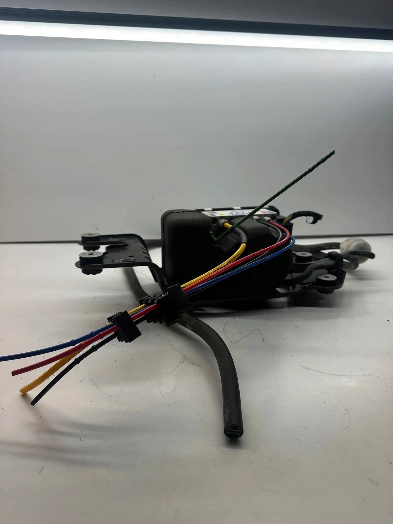 Compresor de suspensión BMW 6897112 3.0L Diésel 195kW 2019 usado 4