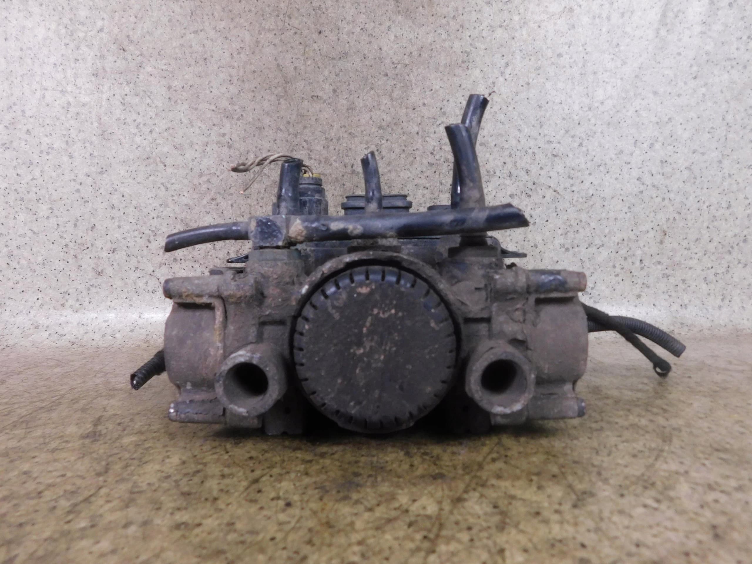 Válvula Moduladora para Semirremolque Wabco Renault Volvo usado 3