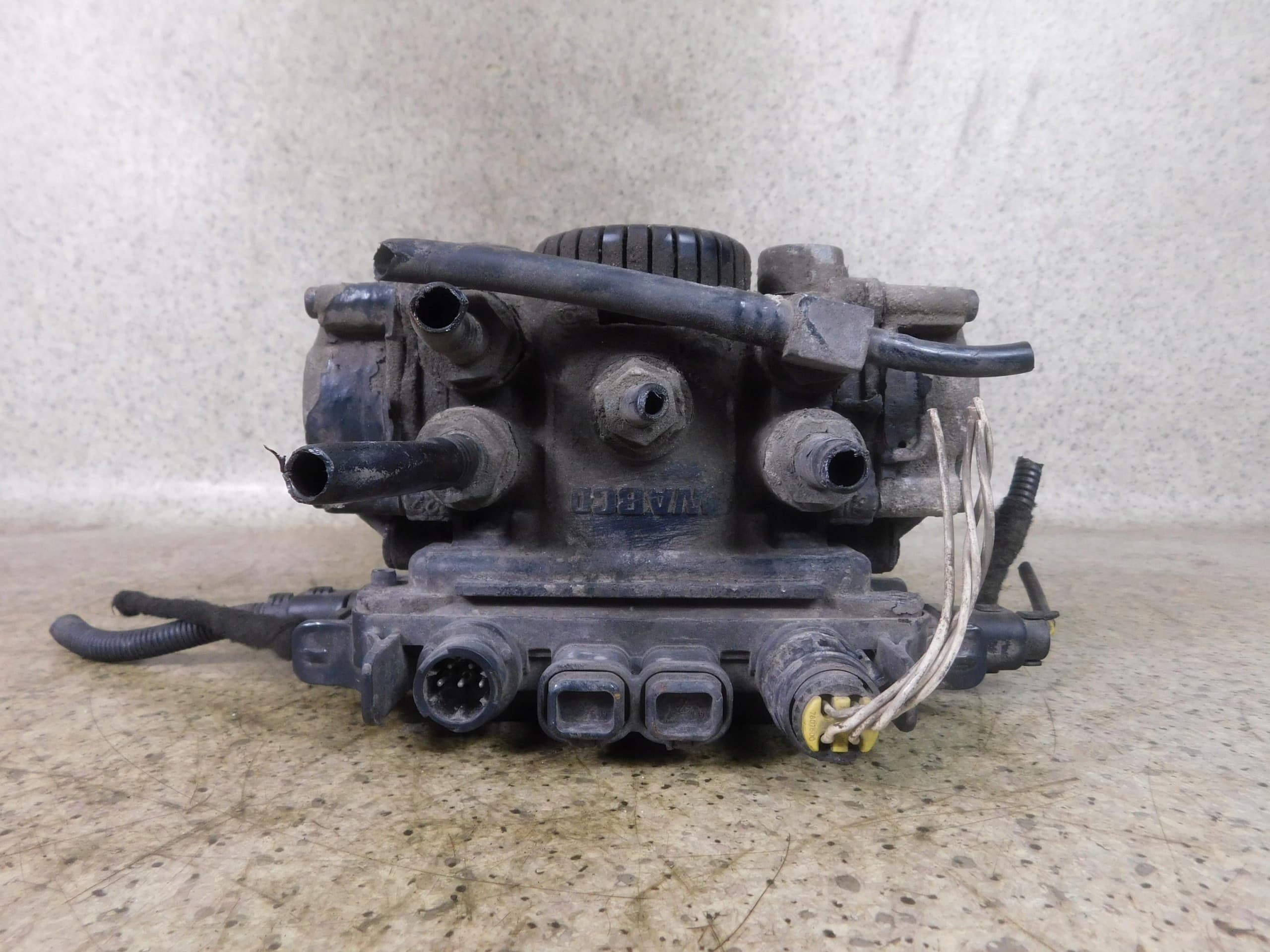 Válvula Moduladora para Semirremolque Wabco Renault Volvo usado 5