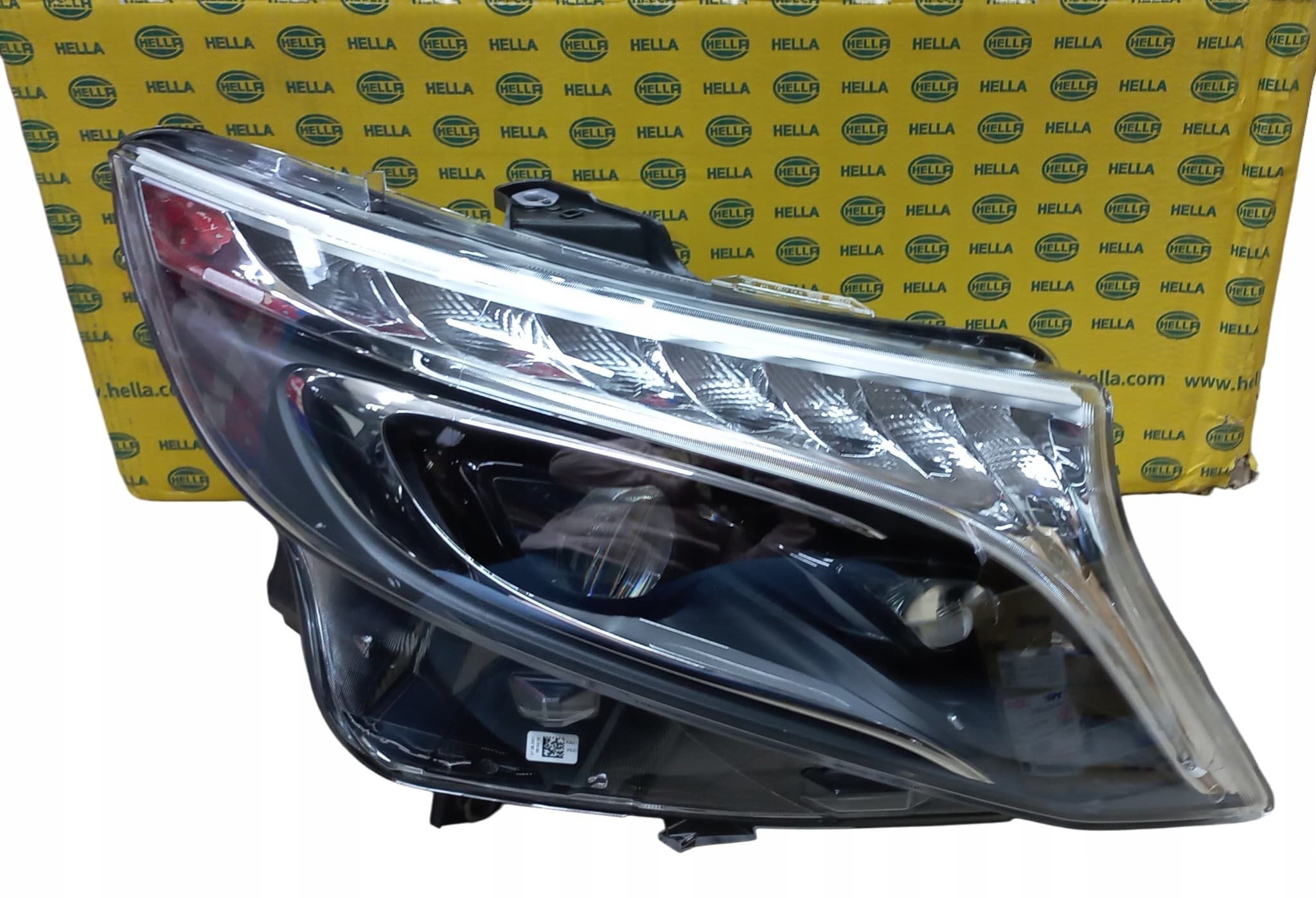 Faro Derecho LED Hella 1EX 011 284-281 nuevo