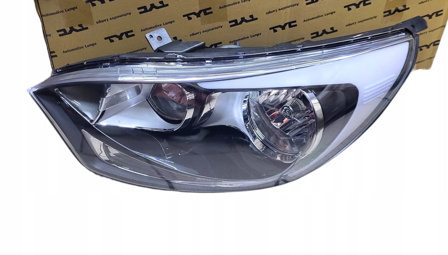 Reflector Tyc 20-14104-15-2 para faro izquierdo nuevo