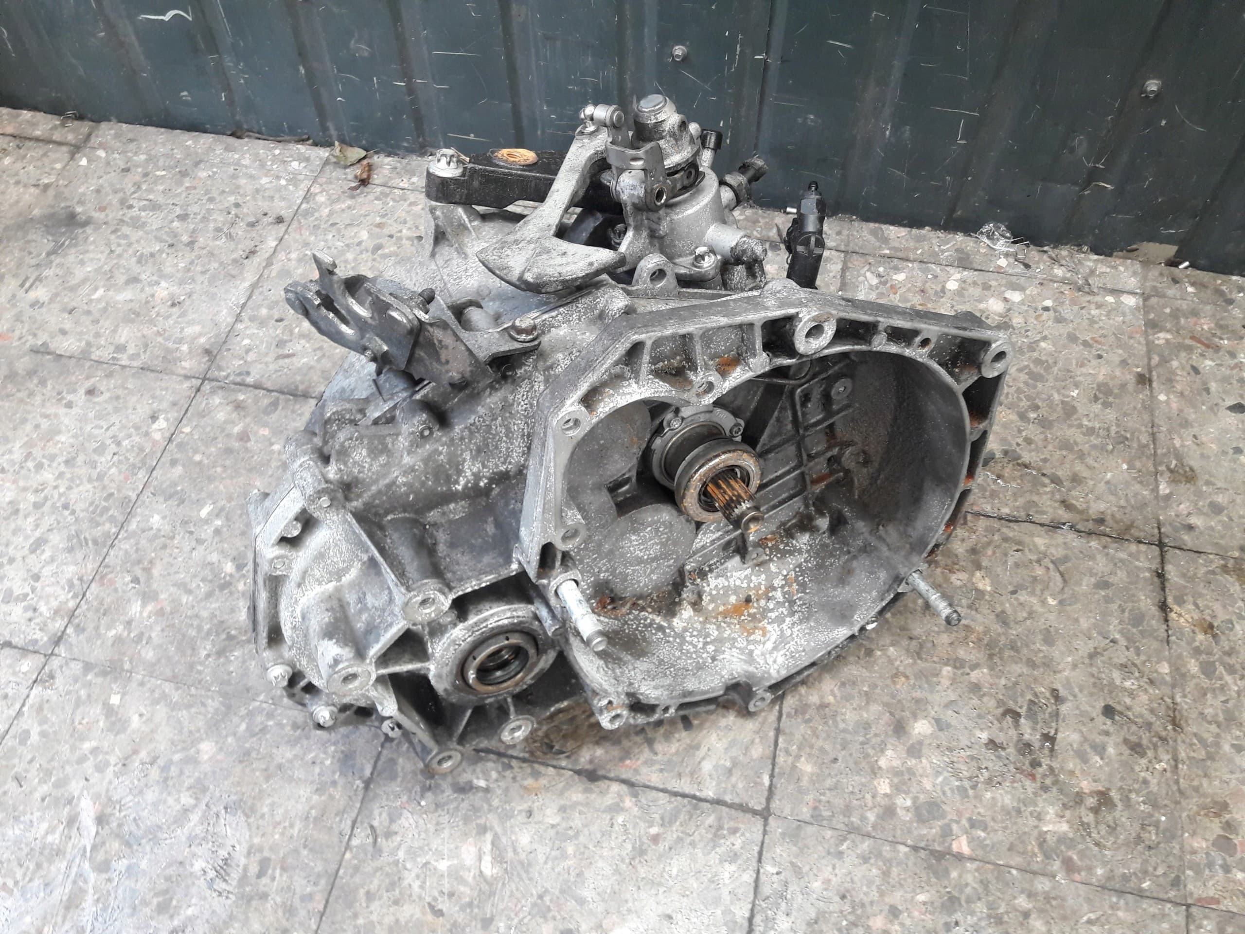Caja de cambios Fgp 55350926 para Alfa Romeo 159 2.4L Jtd usado