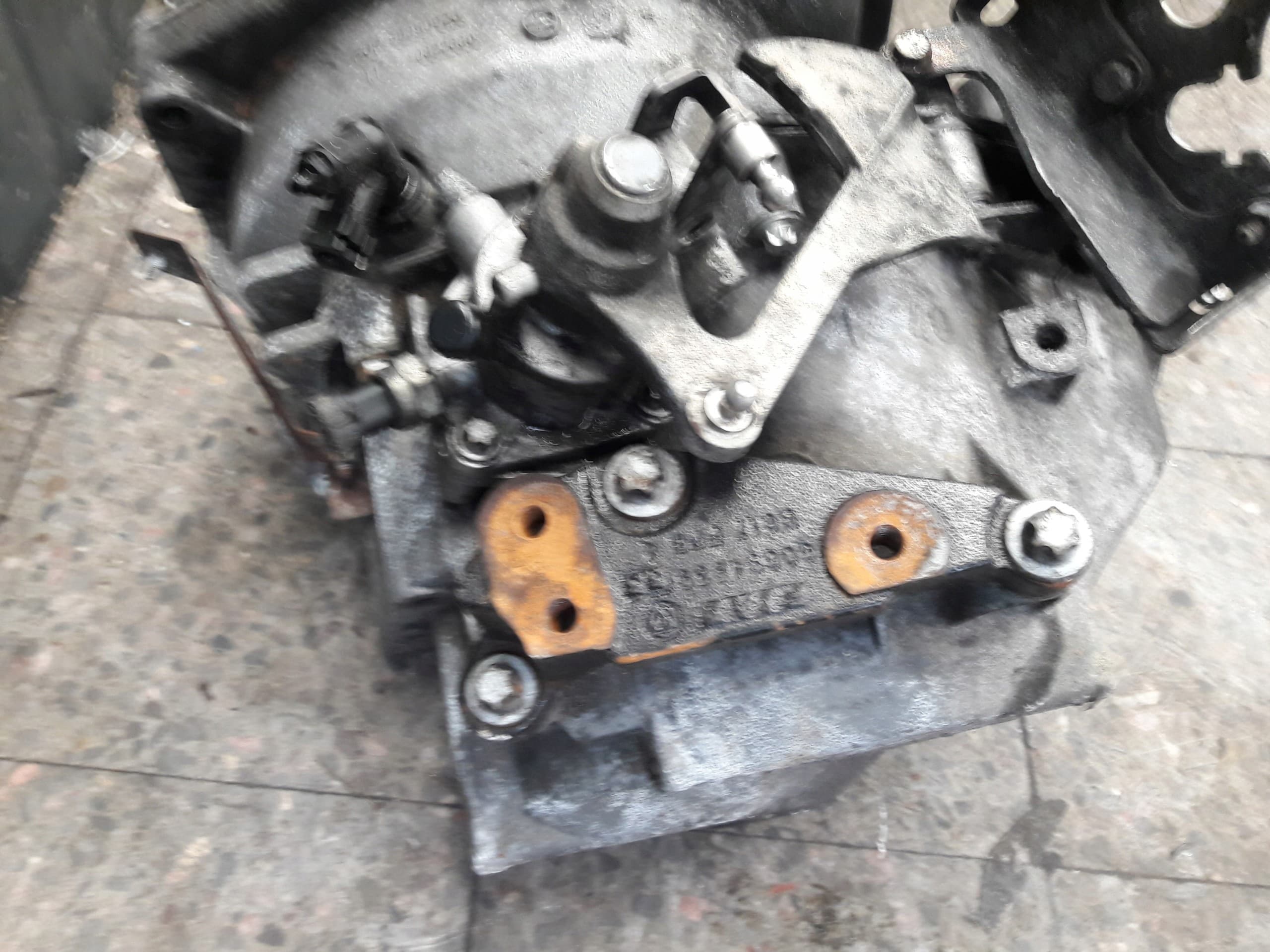 Caja de cambios Fgp 55350926 para Alfa Romeo 159 2.4L Jtd usado 5