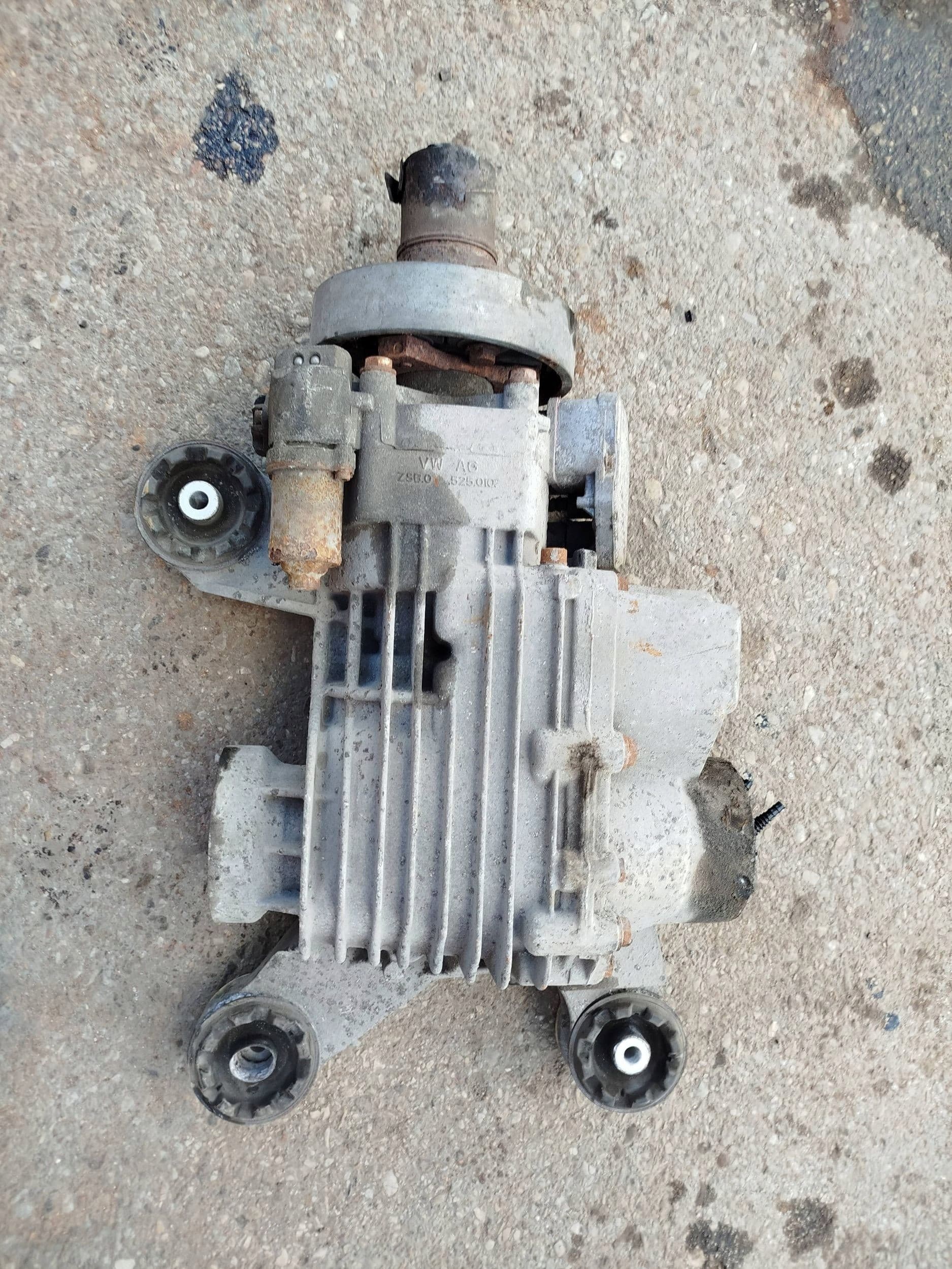 Diferencial trasero Volkswagen Passat B7 ZSB0525010 usado