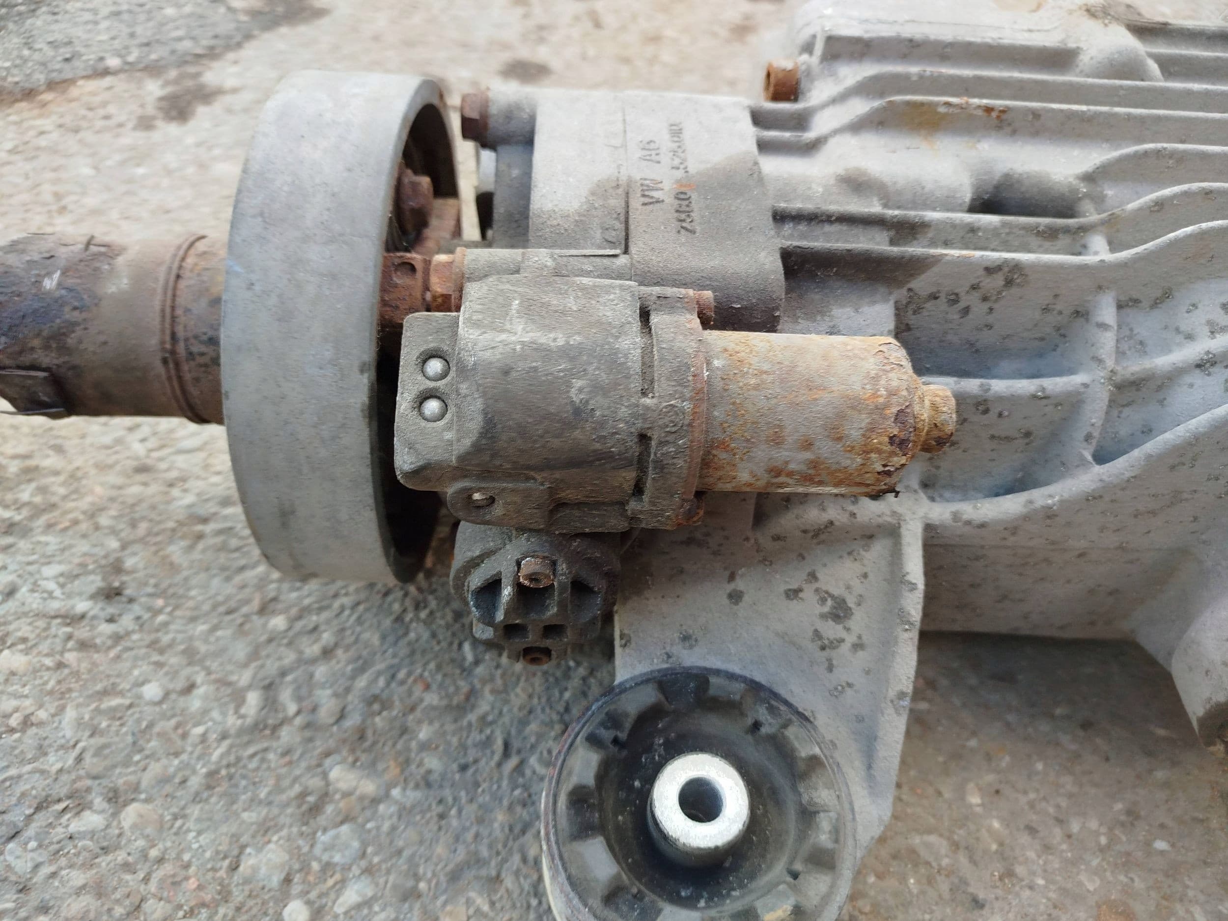 Diferencial trasero Volkswagen Passat B7 ZSB0525010 usado 2