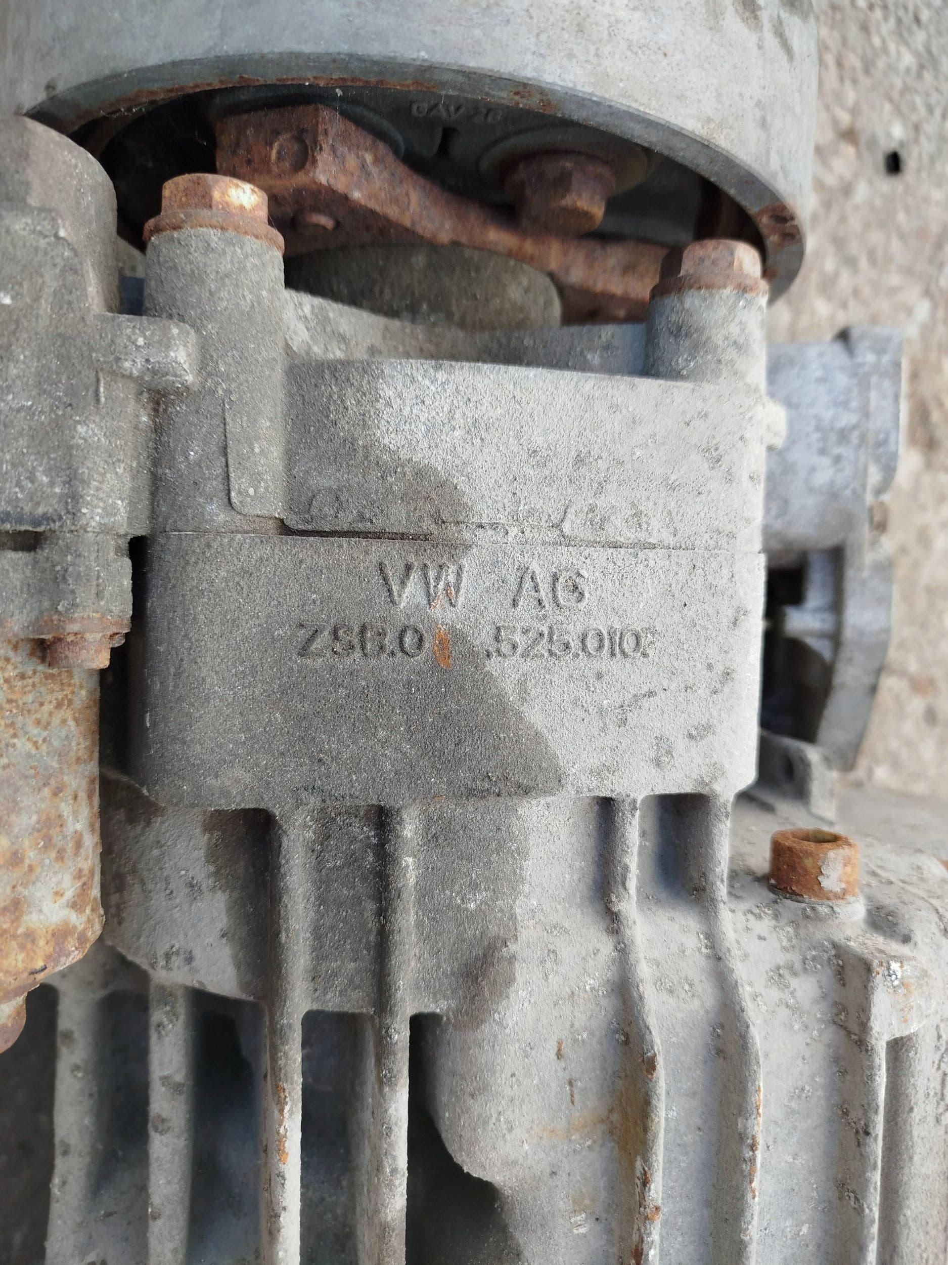 Diferencial trasero Volkswagen Passat B7 ZSB0525010 usado 3