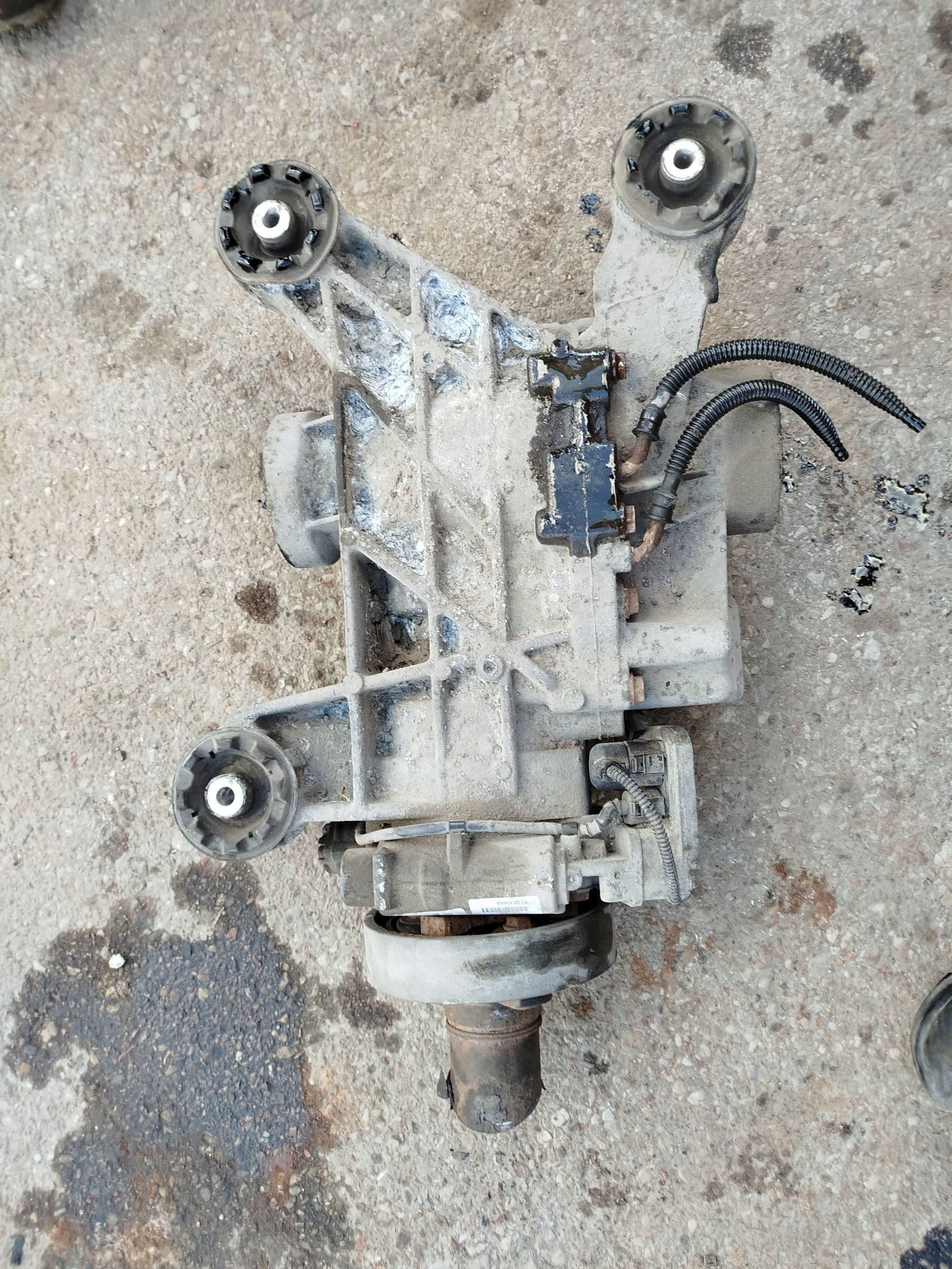 Diferencial trasero Volkswagen Passat B7 ZSB0525010 usado 8