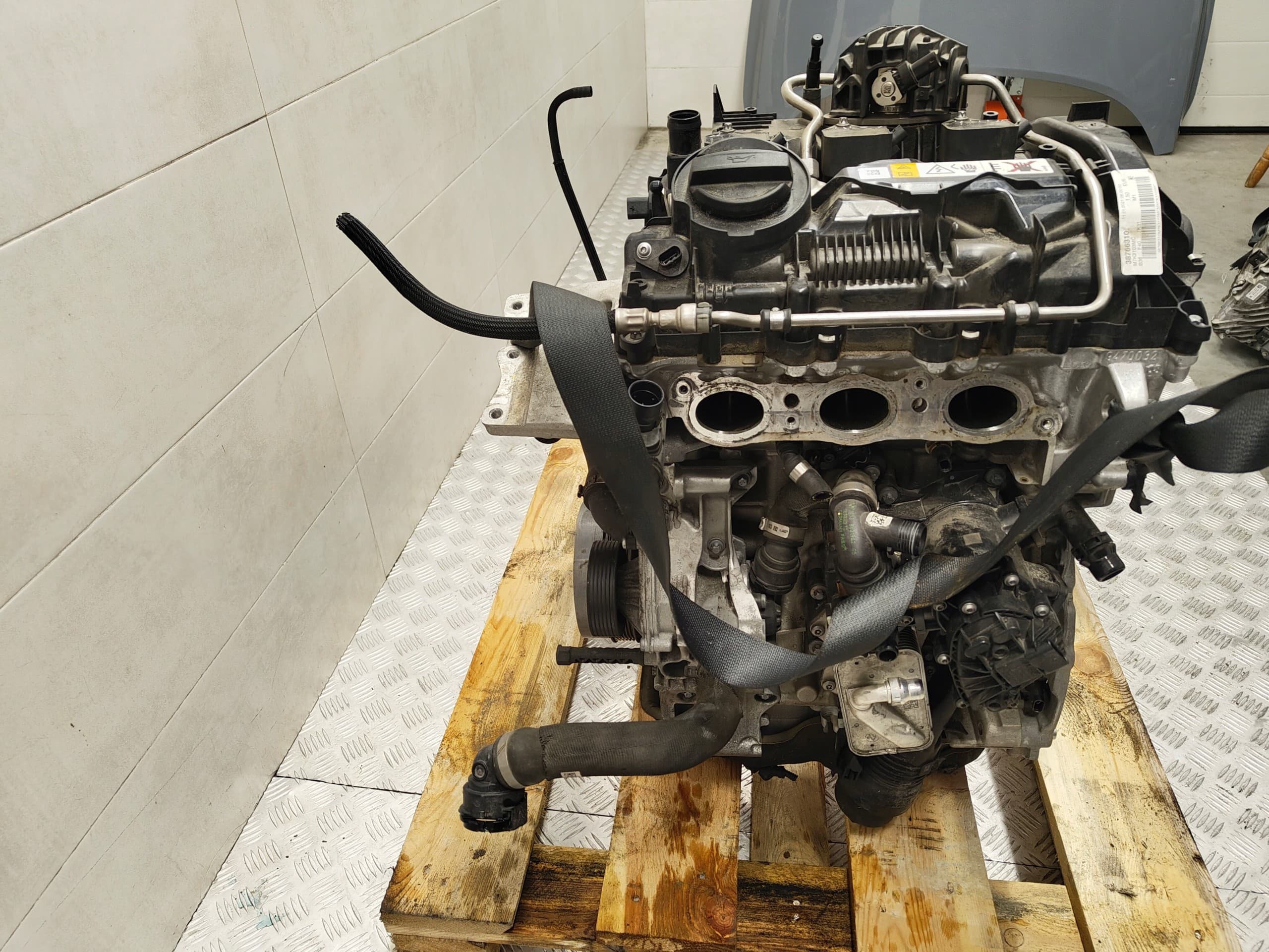 Motor de gasolina BMW F40 F45 F46 B38A15A usado 4
