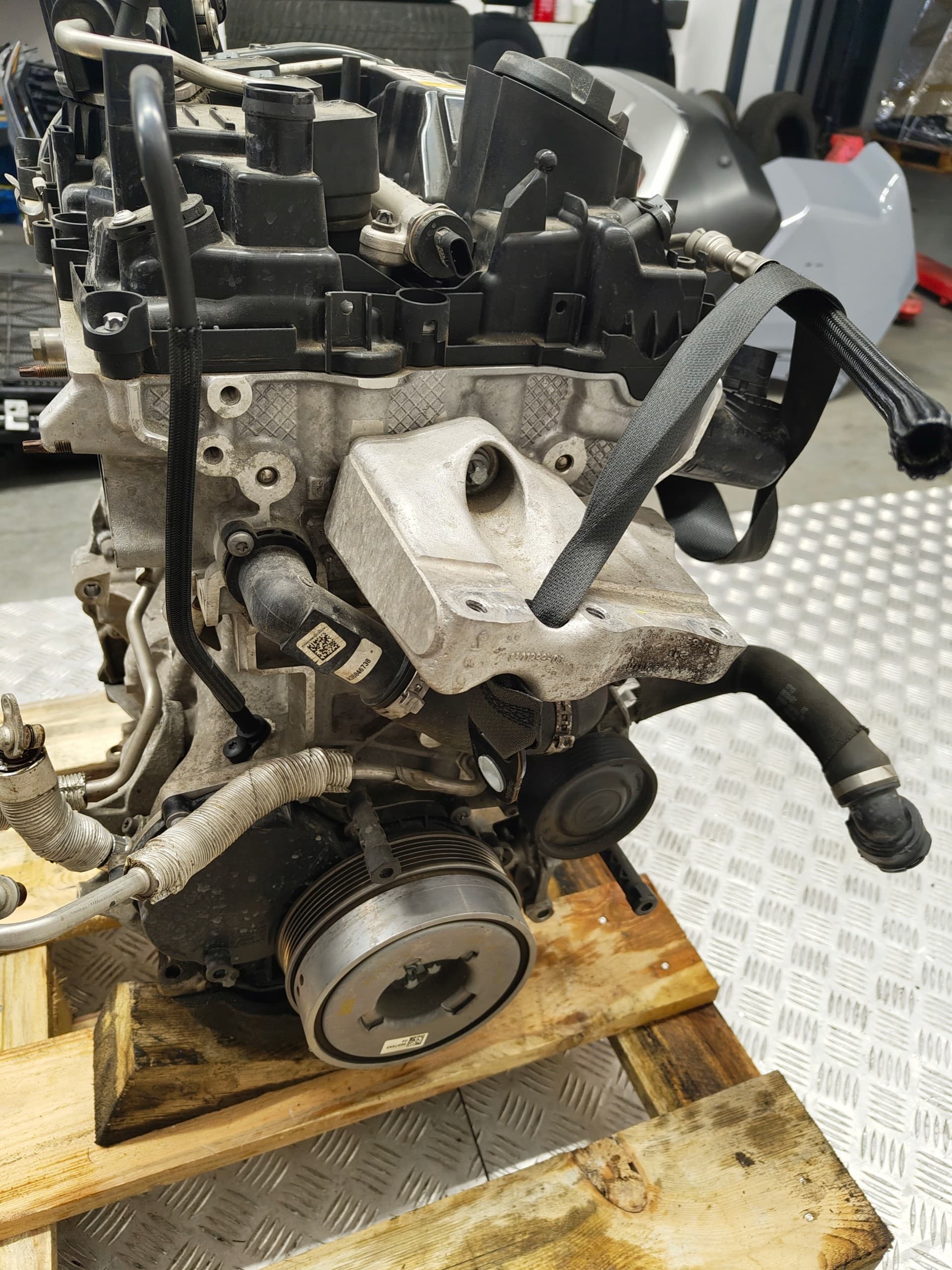 Motor de gasolina BMW F40 F45 F46 B38A15A usado 8