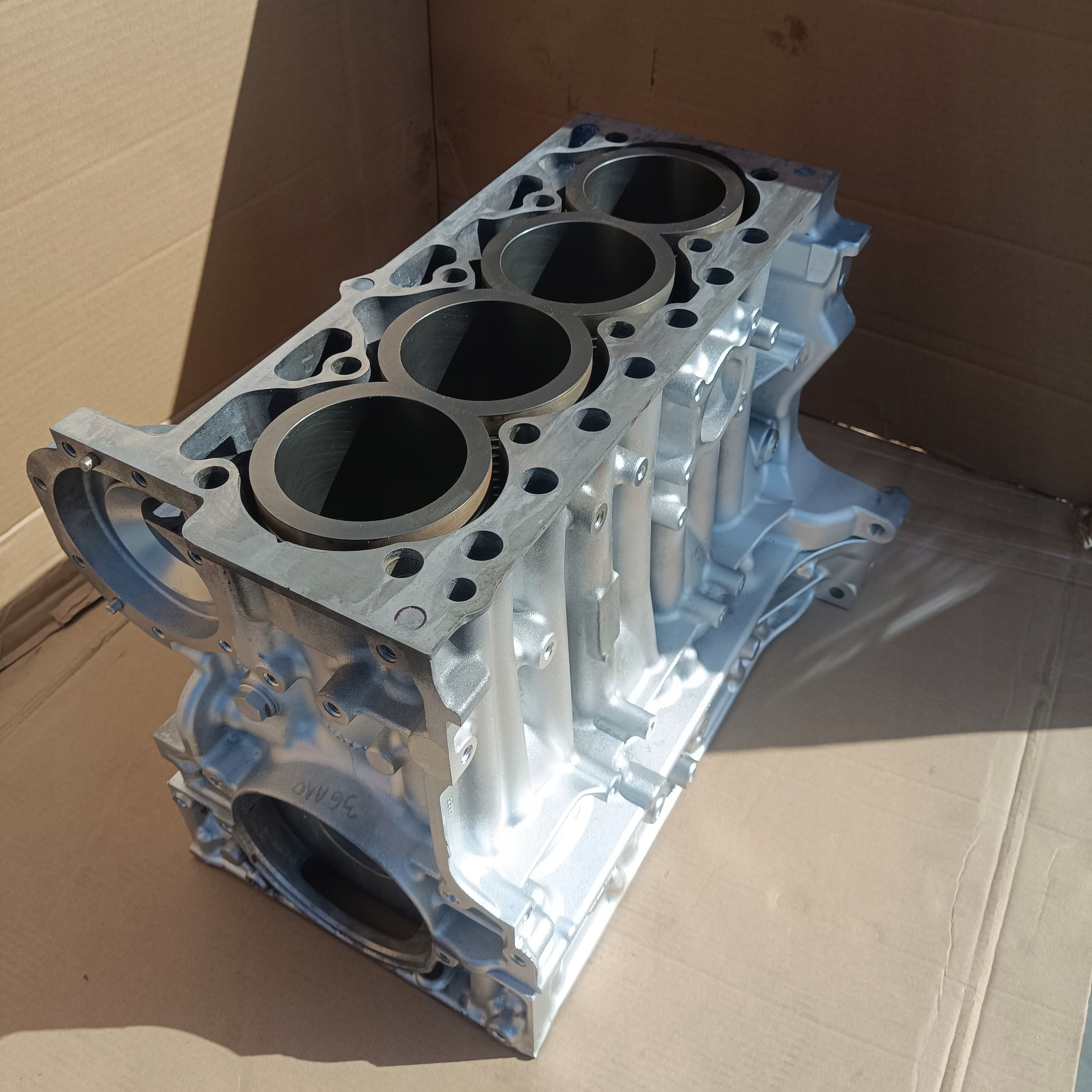 Bloque de motor D4204T8 para Volvo S60/V60 D2 88kW 2015-2018 reacondicionado 4
