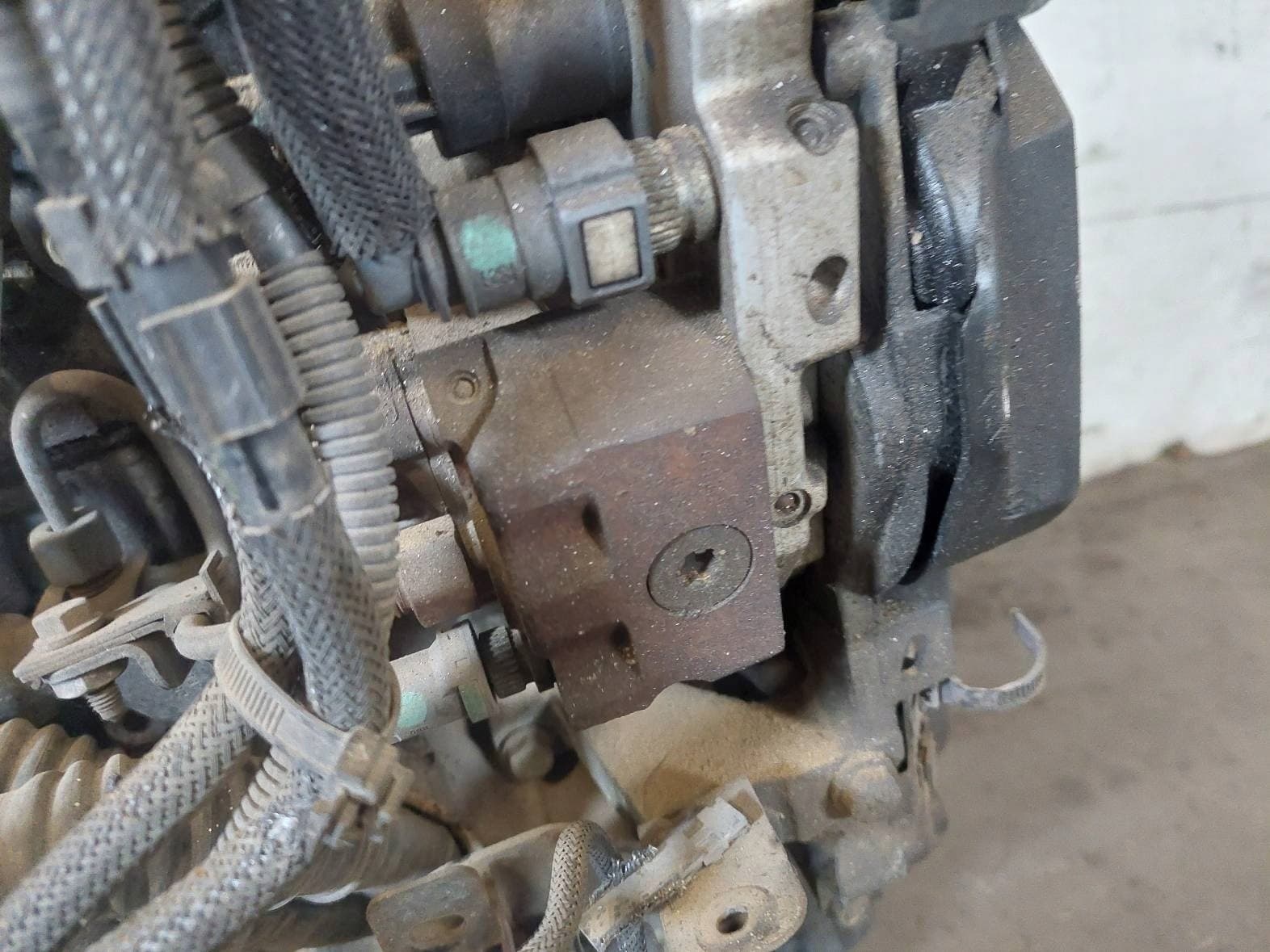 Sistema de Inyección Diésel Mazda 3 Y601 usado 4