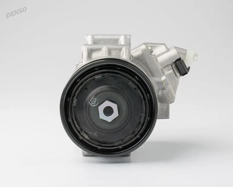 Compresor de aire acondicionado Denso DCP50101 usado 3