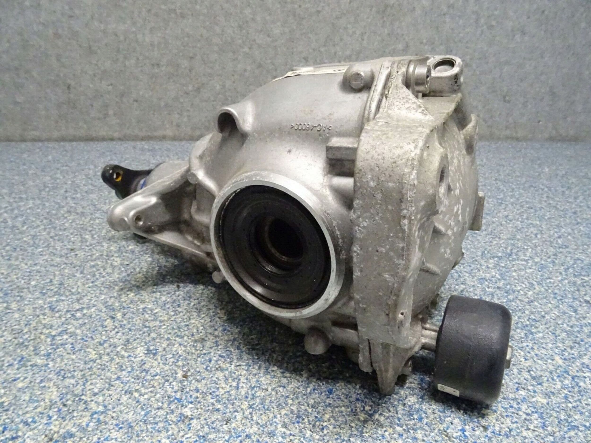 Diferencial trasero BMW Serie 5 G30 G31 G38 8632067 usado 4