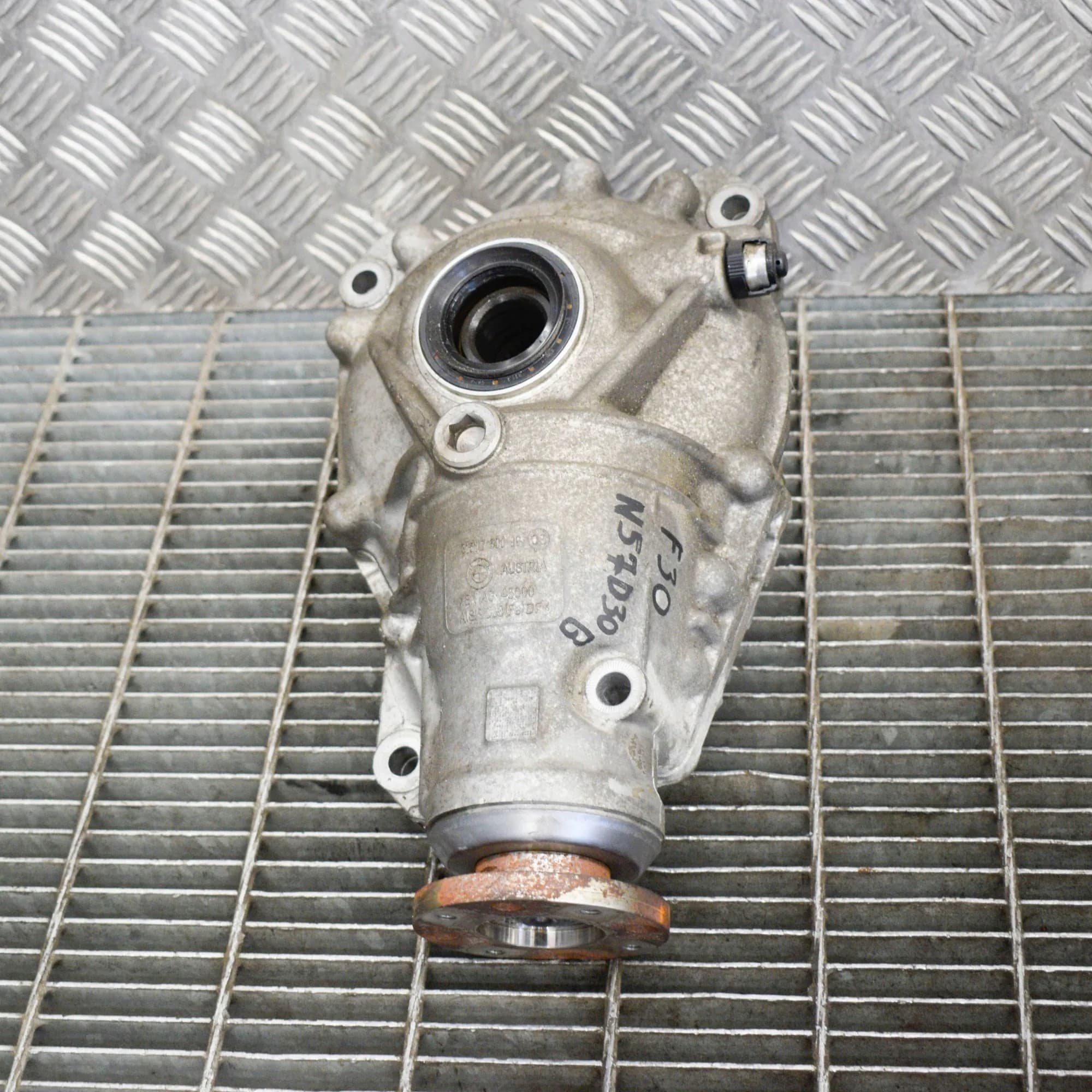 Reductor delantero BMW Serie 3 (F30, F80) 3.0L 230 kW 2014 usado 4