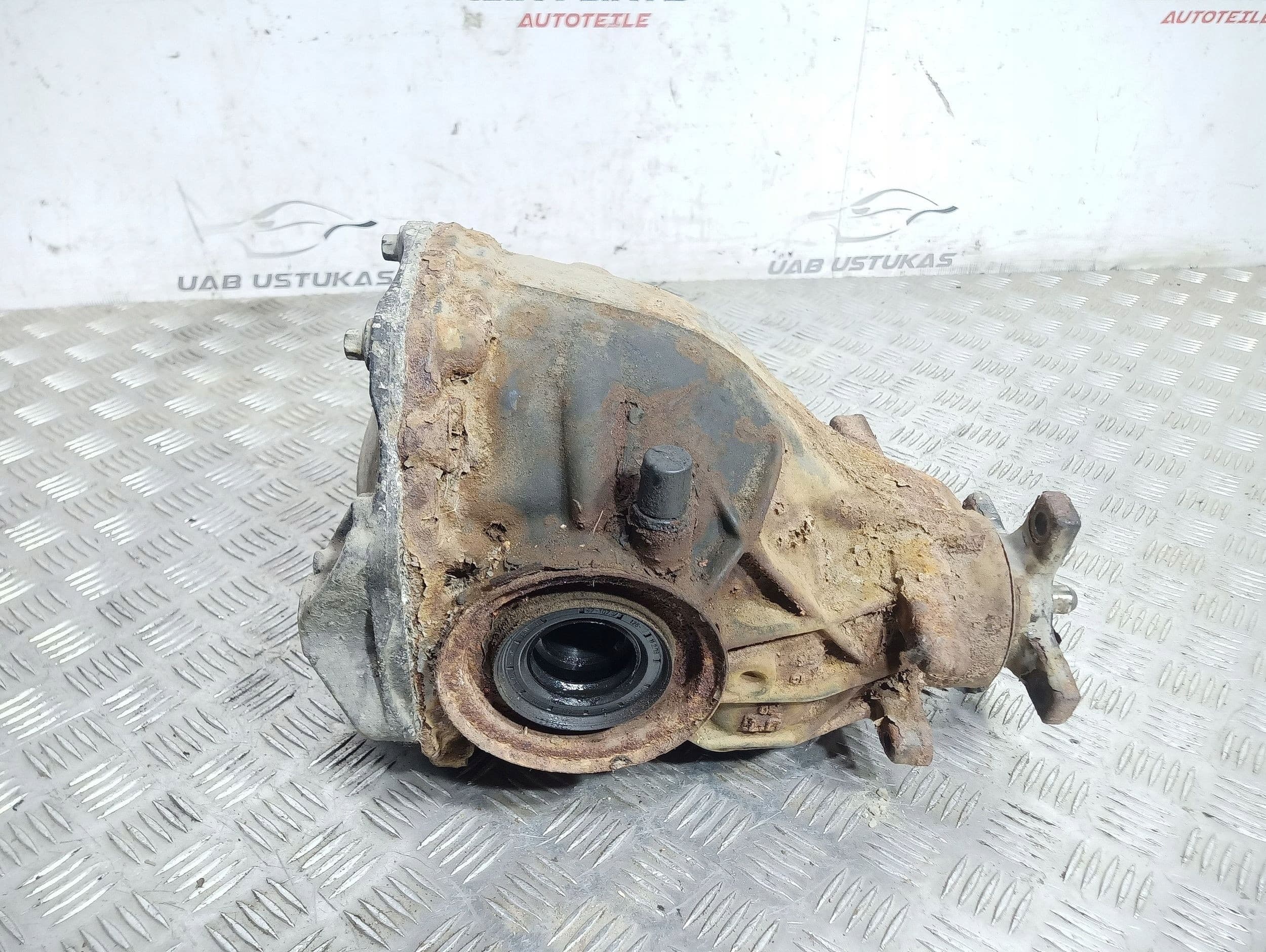 Diferencial trasero Mercedes-Benz E W211 A2303511808 usado 3