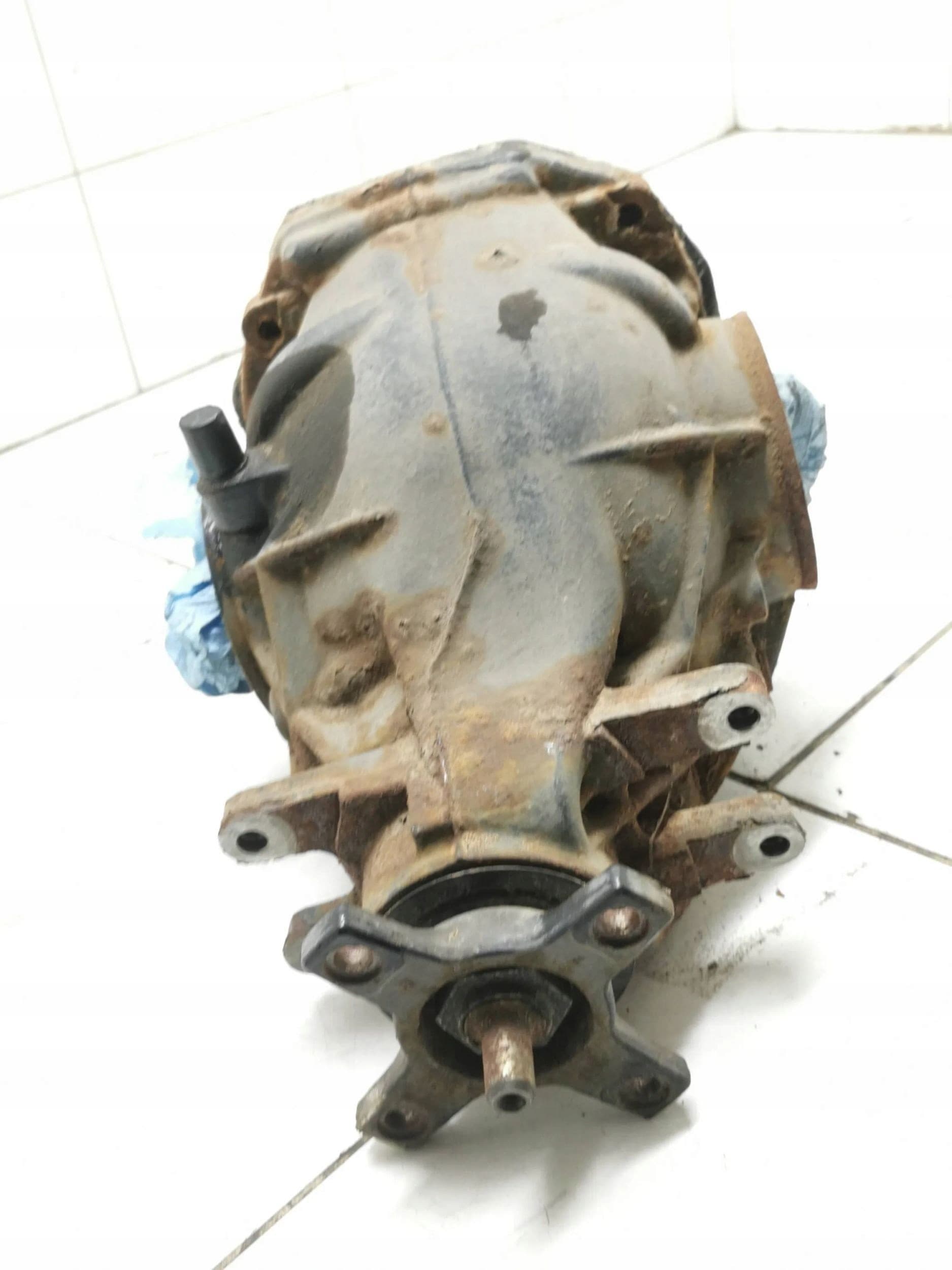 Diferencial trasero Mercedes-Benz E W211 2005 A2303511808 usado 4